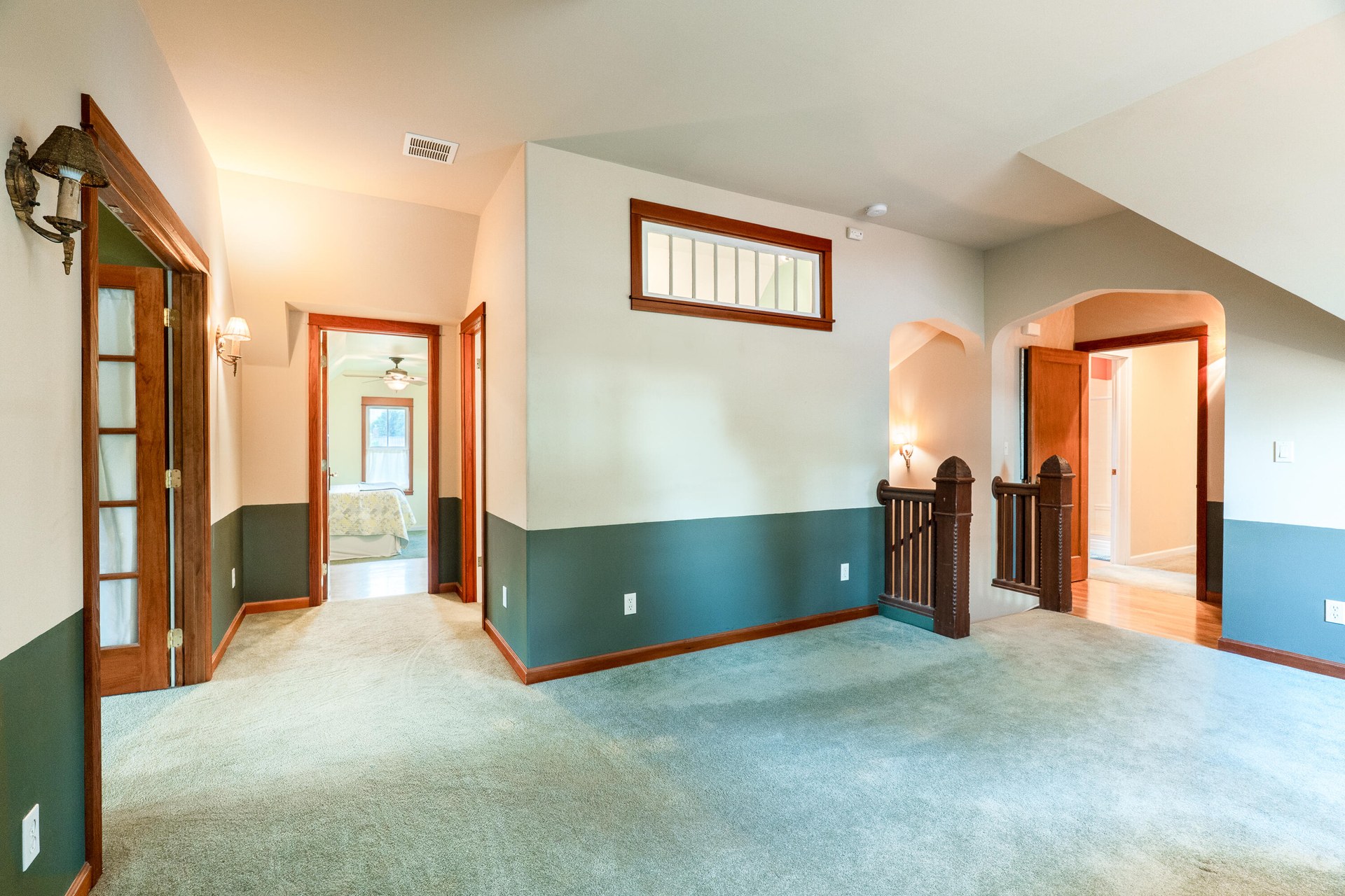 
                        Property photograph at
                        903 W KING ST
                      