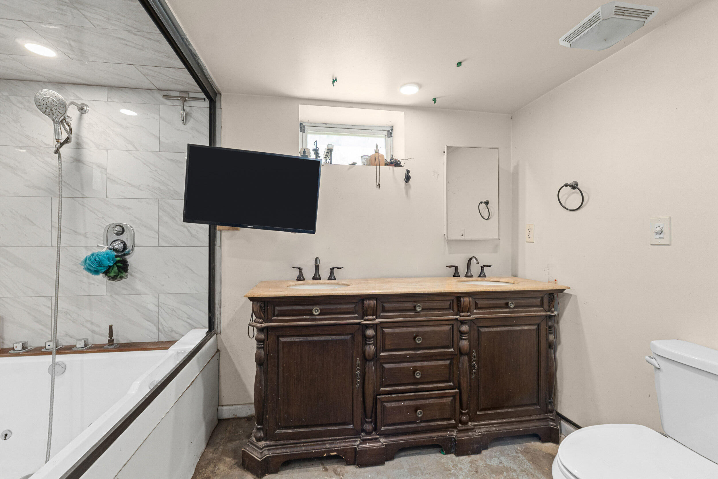 
                        Property photograph at
                        2083 MARBLE VALLEY-BASIN RD
                      