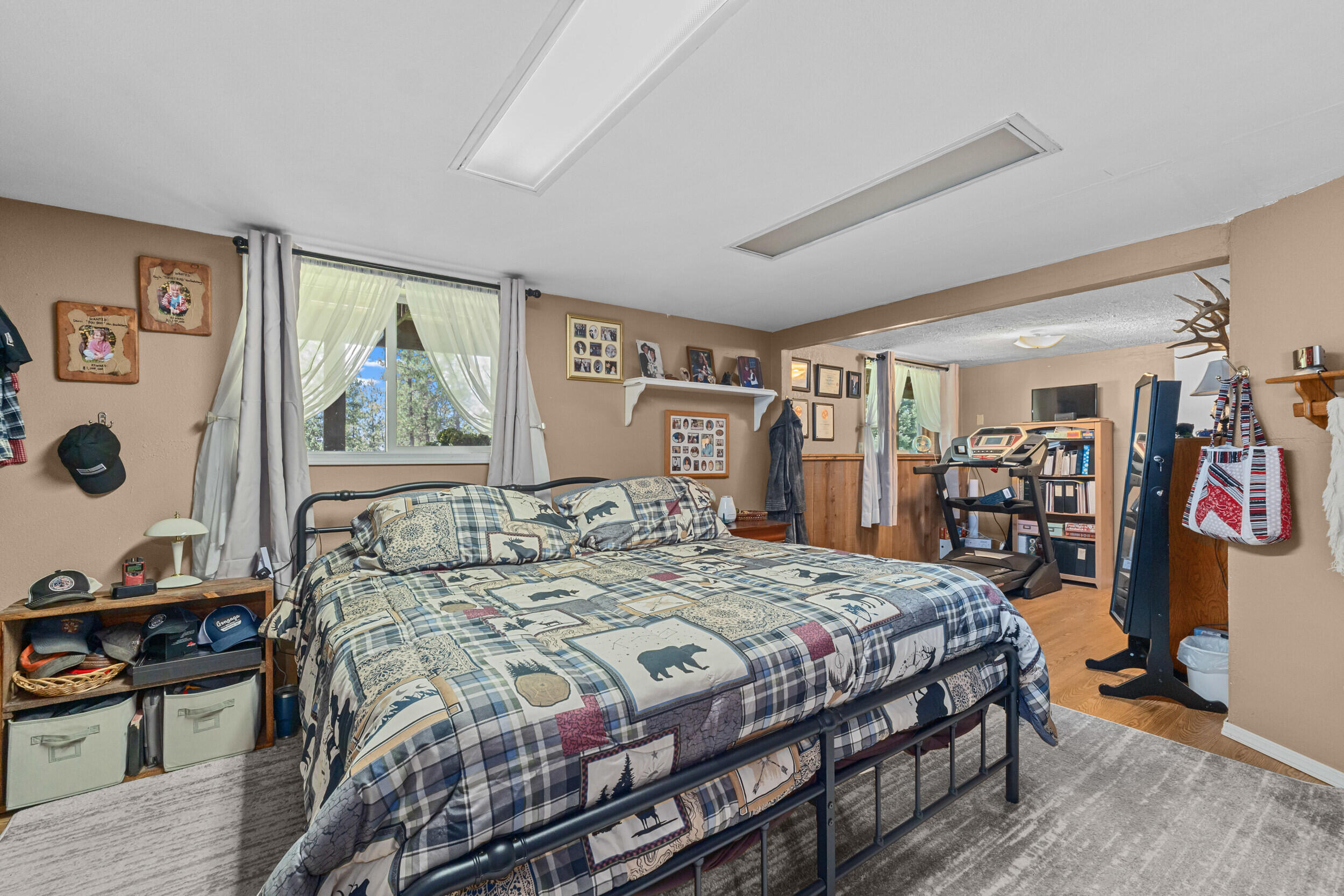 
                        Property photograph at
                        762 MAHONEY RD
                      