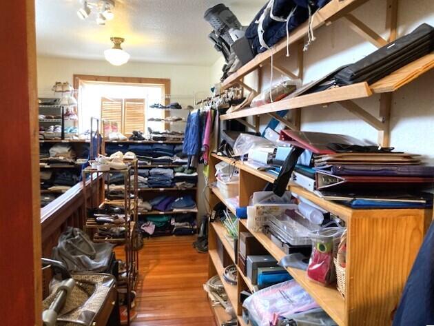 
                        Property photograph at
                        380 E 3RD AVE
                      