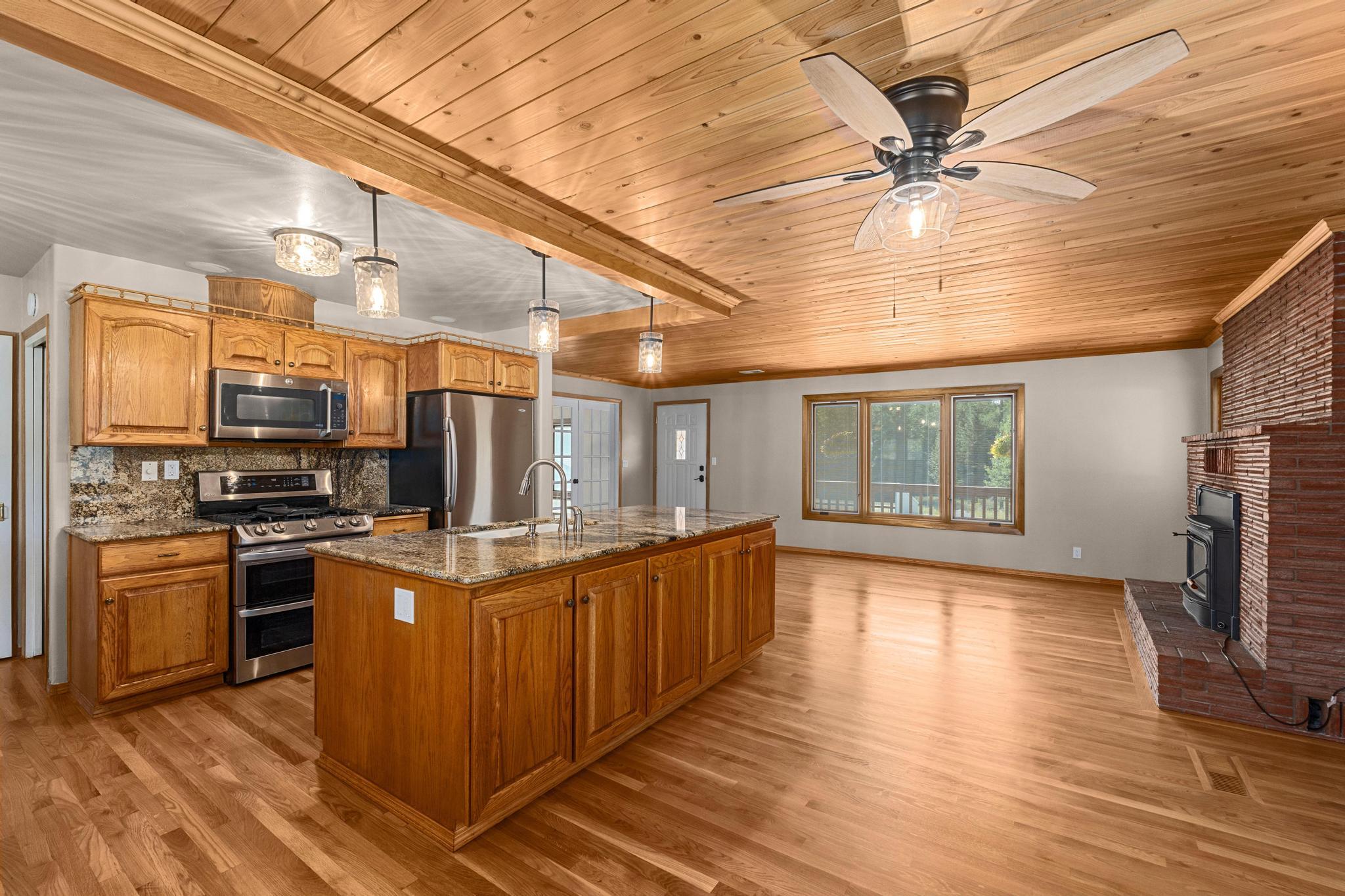 
                        Property photograph at
                        1381 LITTLE TWIN LAKES RD
                      