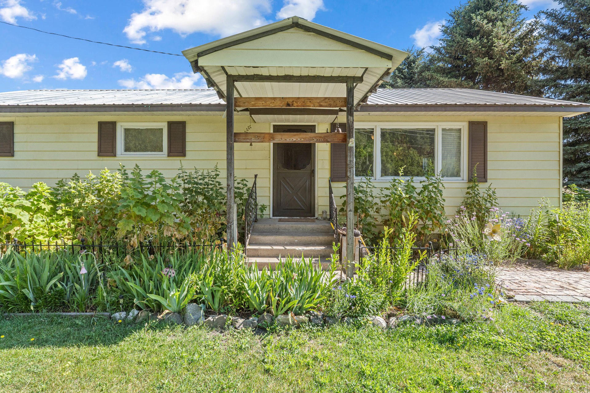 
                        Property photograph at
                        511 VALLEY WESTSIDE RD
                      