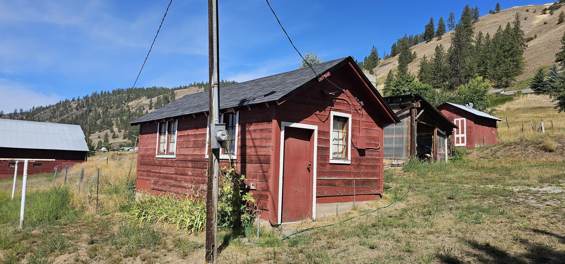 
                        Property photograph at
                        792 A HWY 395 N
                      