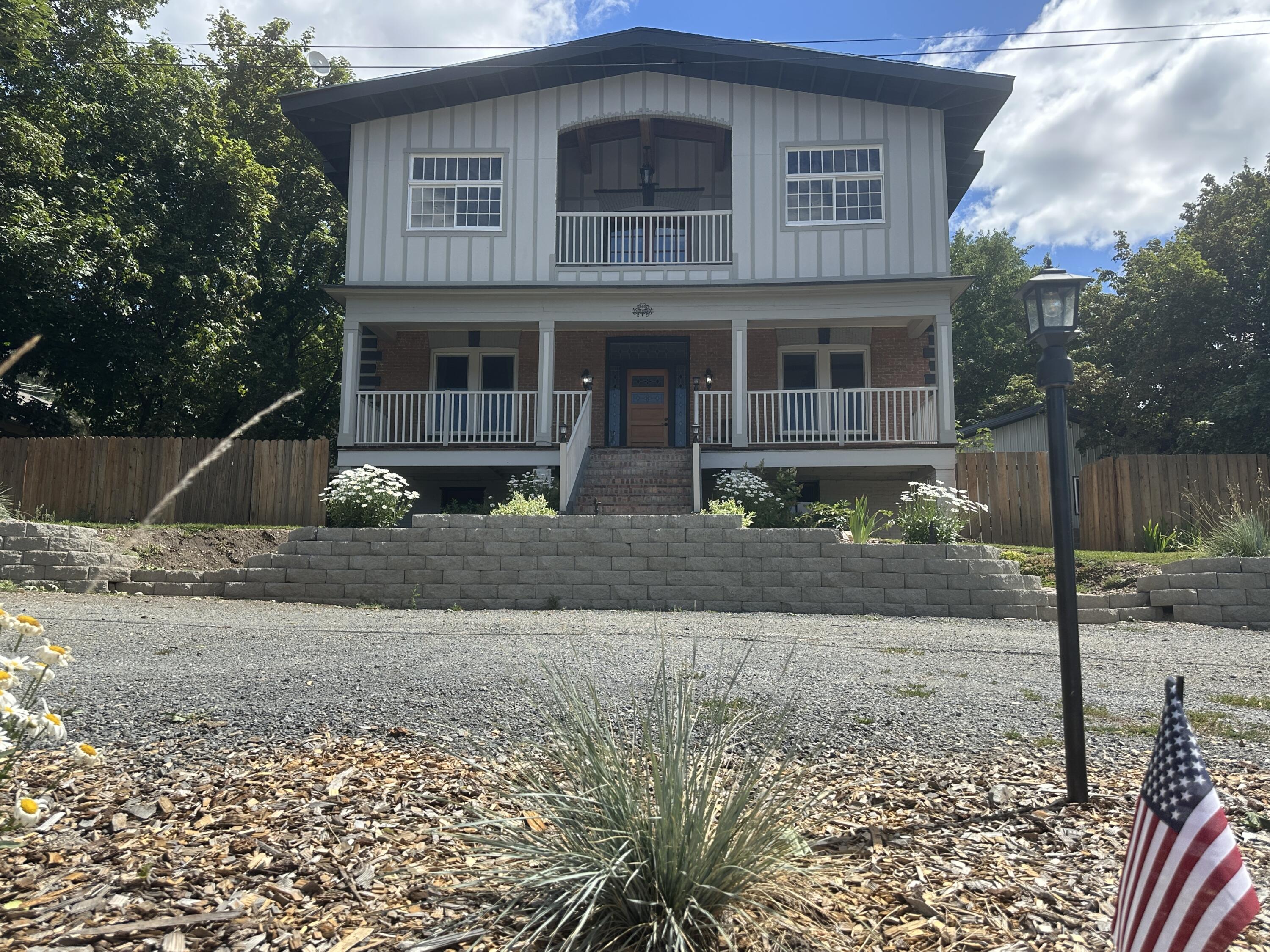 
                        Property photograph at
                        640 N ELM ST
                      