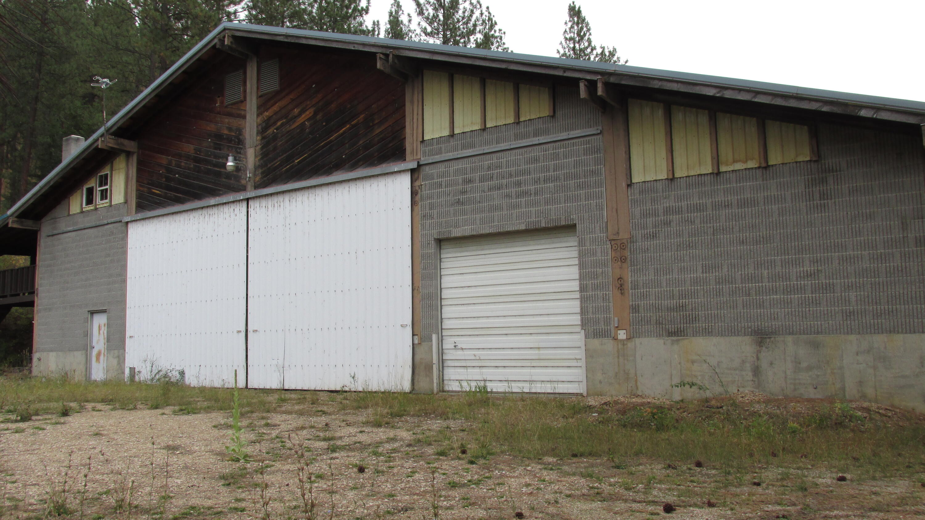 
                        Property photograph at
                        1475 US-395
                      