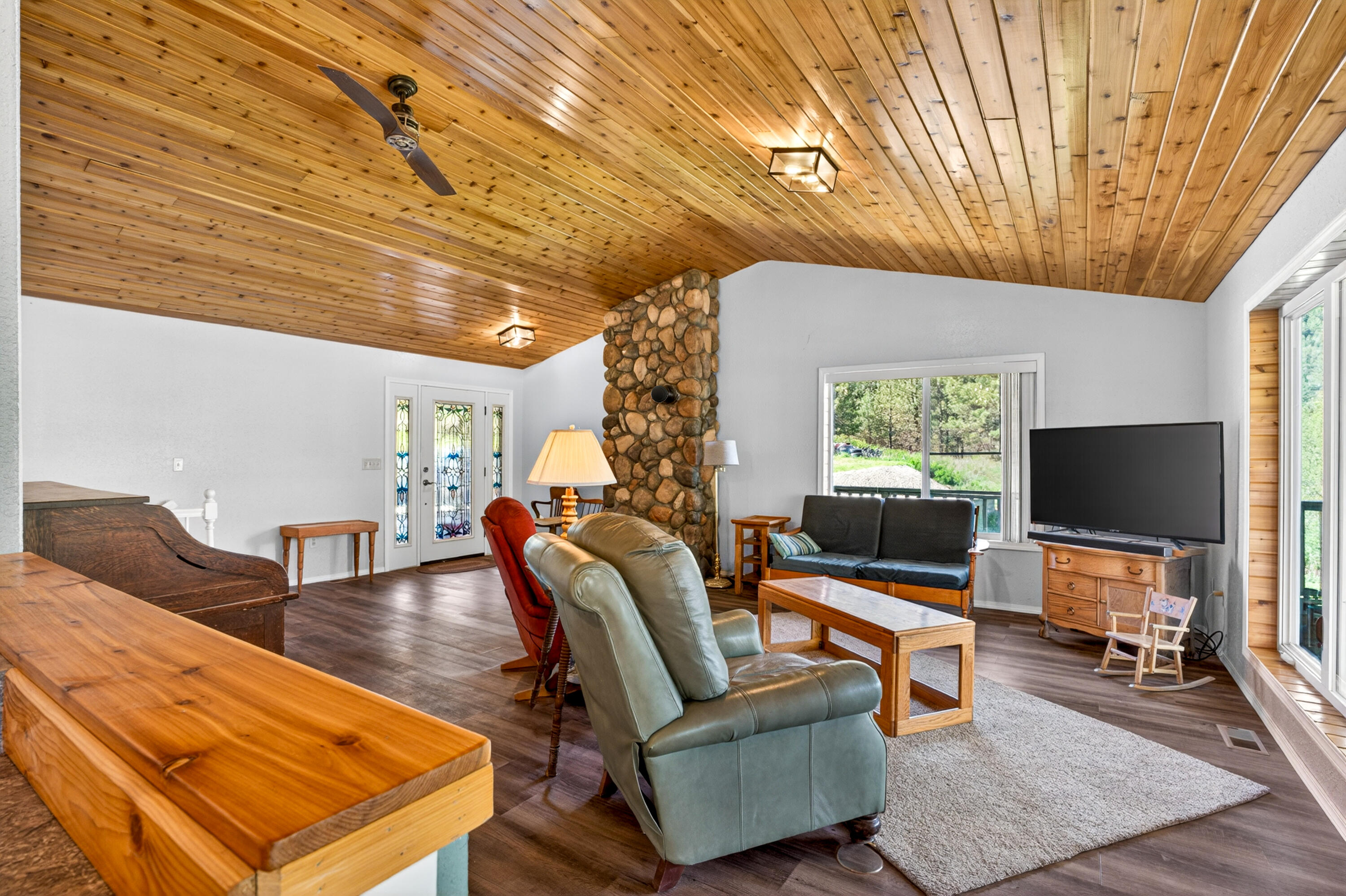 
                        Property photograph at
                        927 MISSION LAKE RD
                      