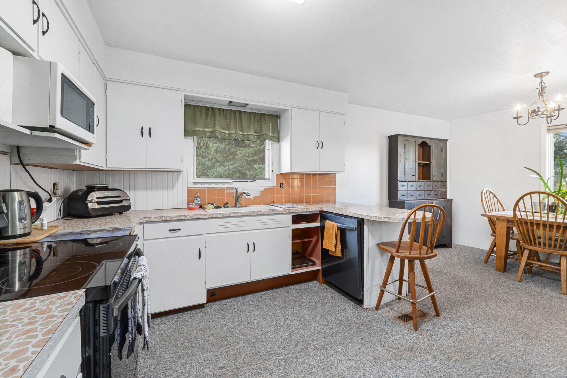 
                        Property photograph at
                        511 VALLEY WESTSIDE RD
                      