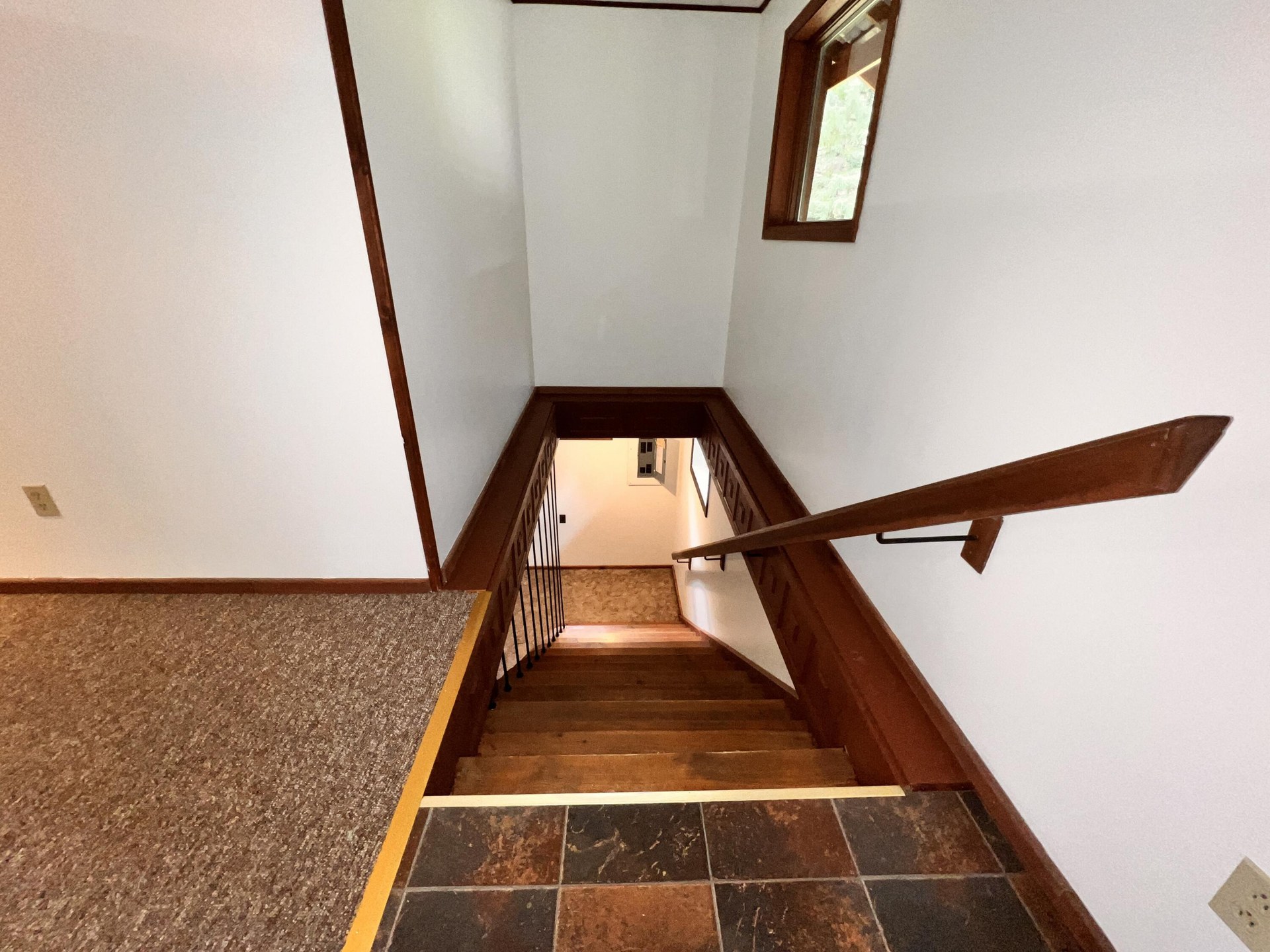 
                        Property photograph at
                        5 VISTA DR
                      