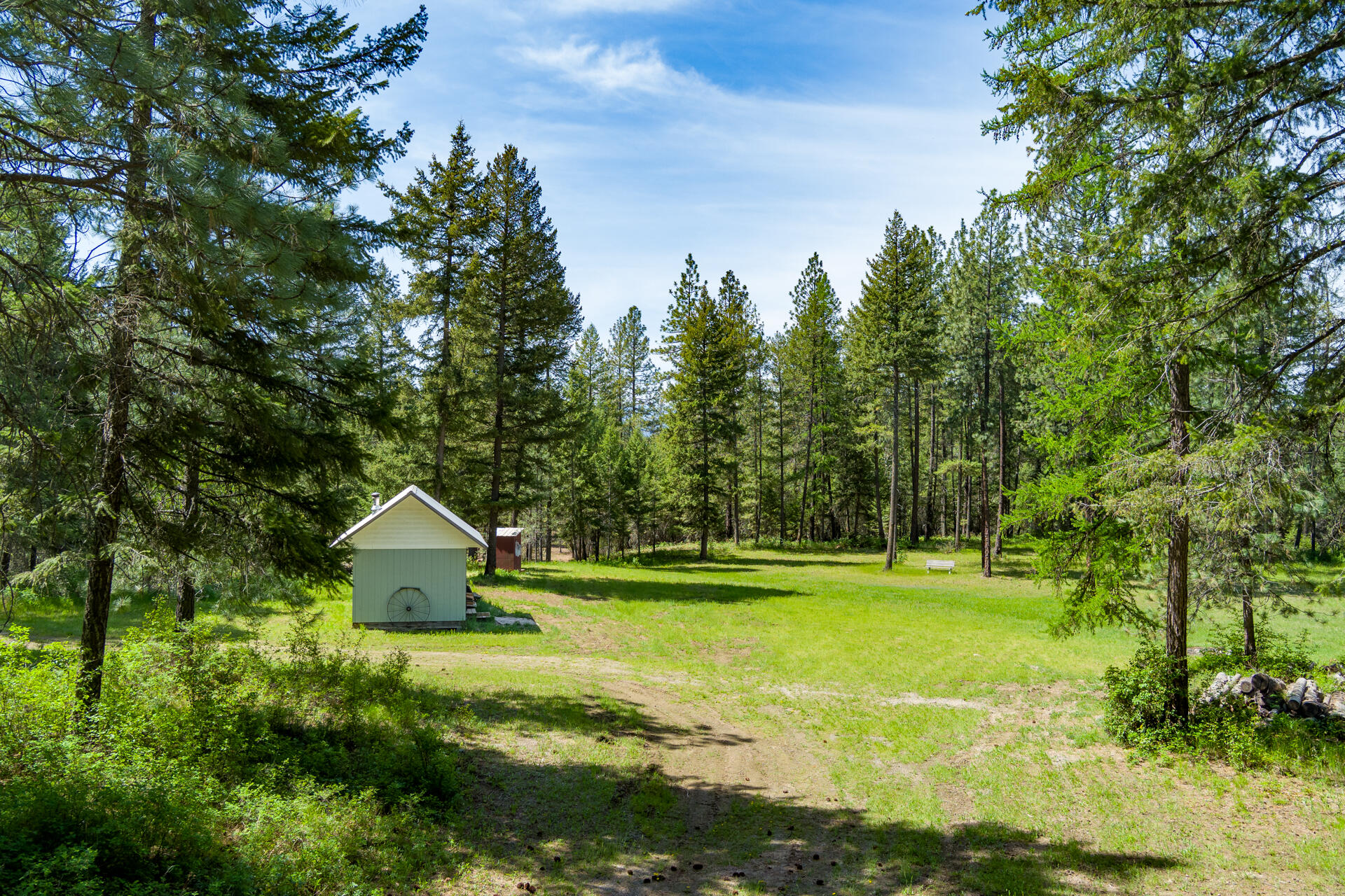 
                        Property photograph at
                        2559 UNITED COPPER MINE RD
                      
