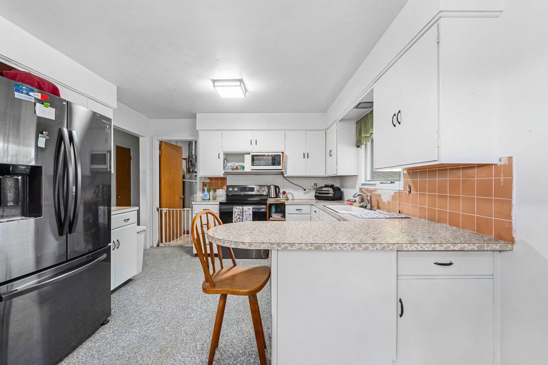 
                        Property photograph at
                        511 VALLEY WESTSIDE RD
                      