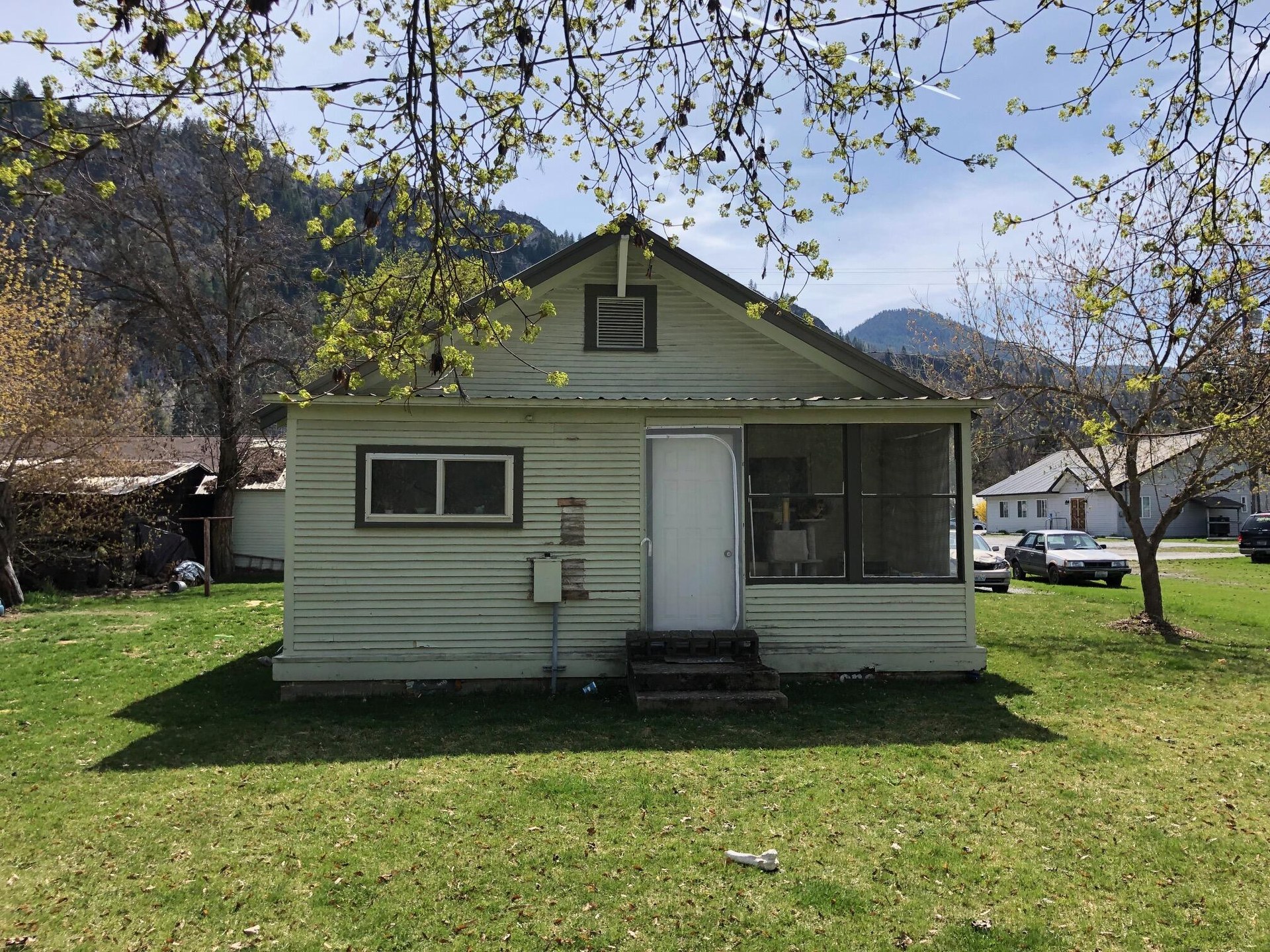 
                        Property photograph at
                        723 SUMMIT AVE
                      