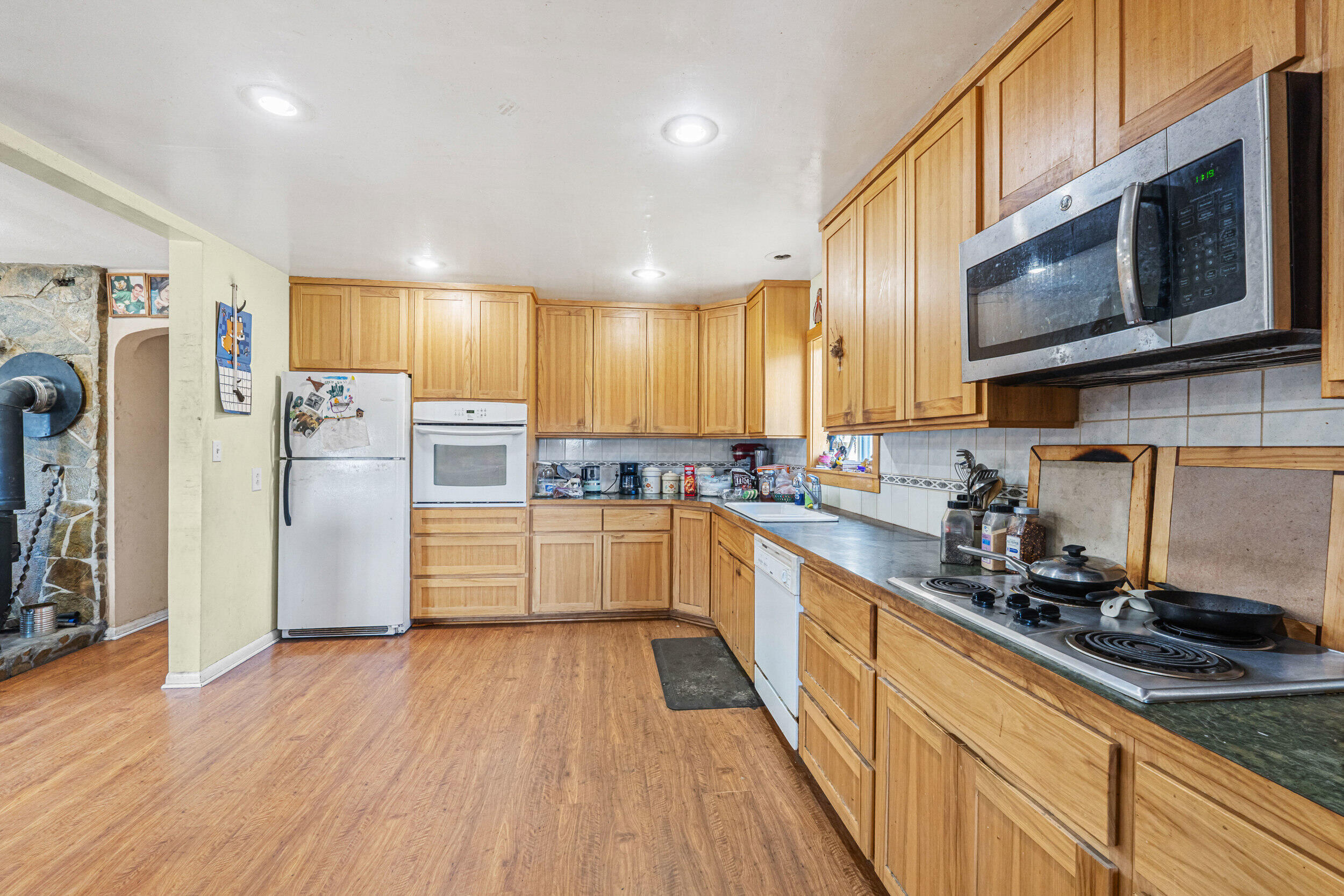 
                        Property photograph at
                        3031 HALL CREEK RD
                      