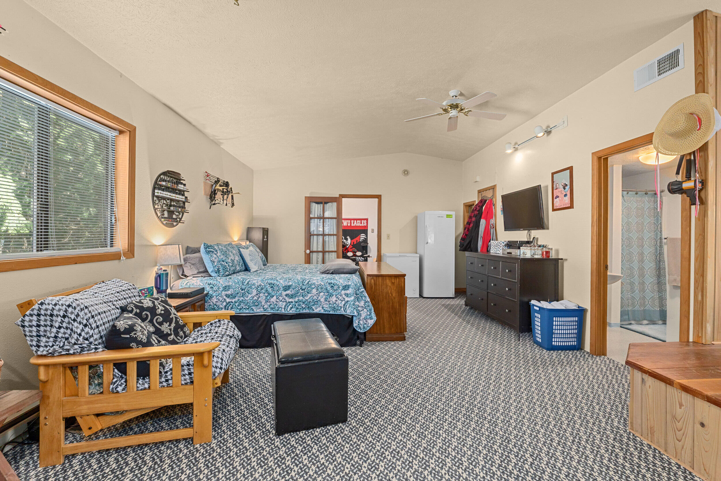 
                        Property photograph at
                        2594 TAMARACK DR
                      