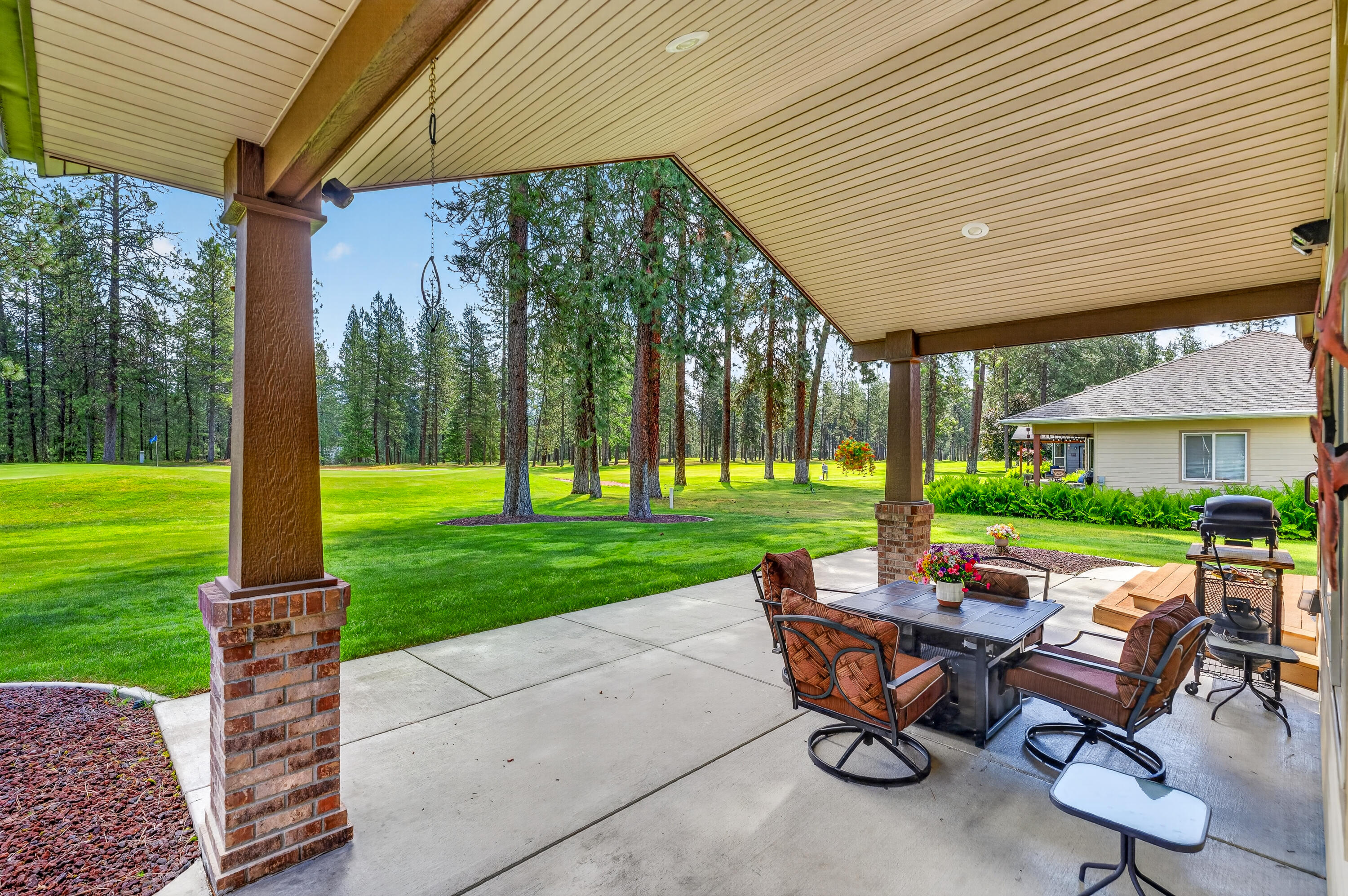
                        Property photograph at
                        257 EAGLE DR
                      