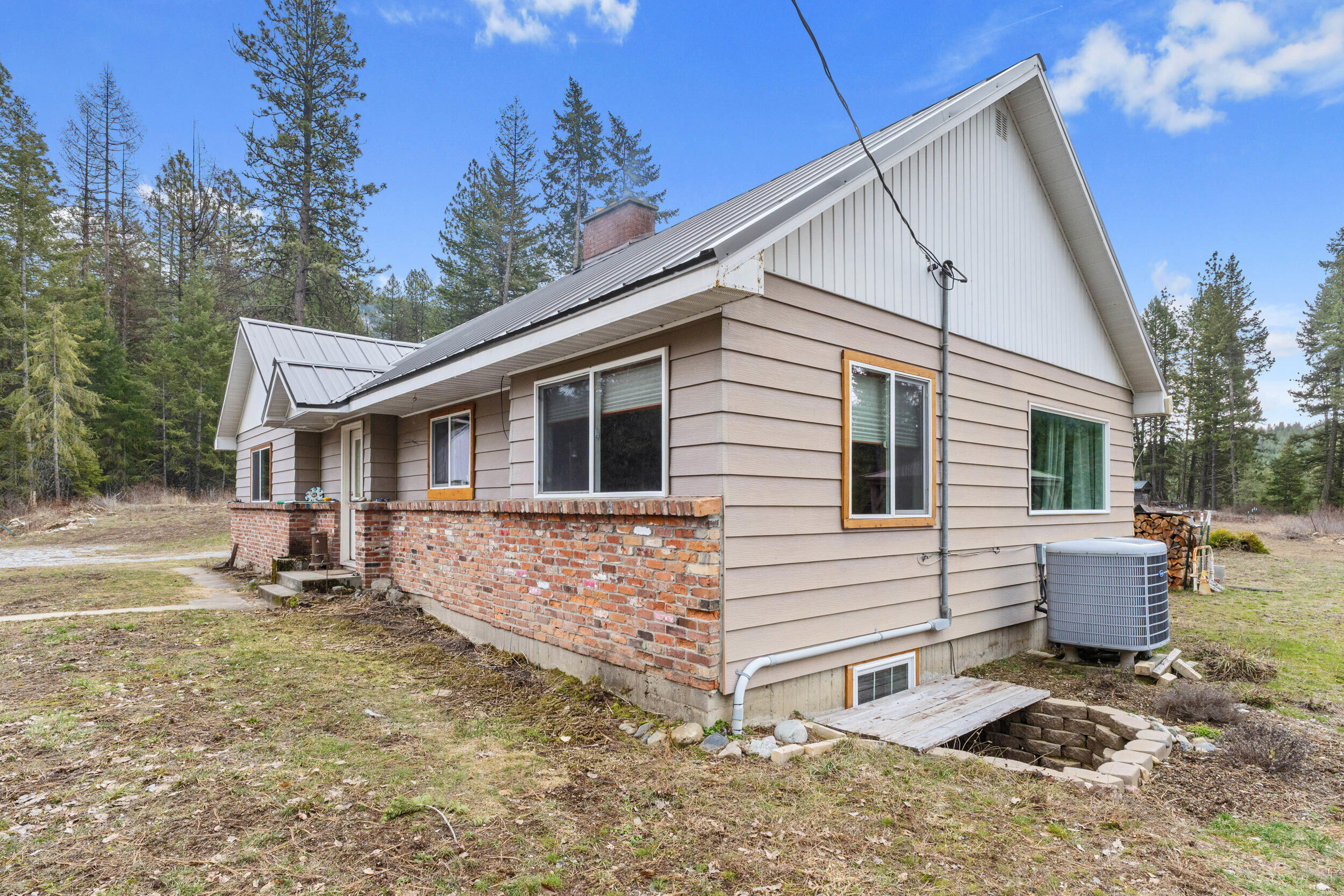 
                        Property photograph at
                        2852 HORSESHOE LAKE RD
                      
