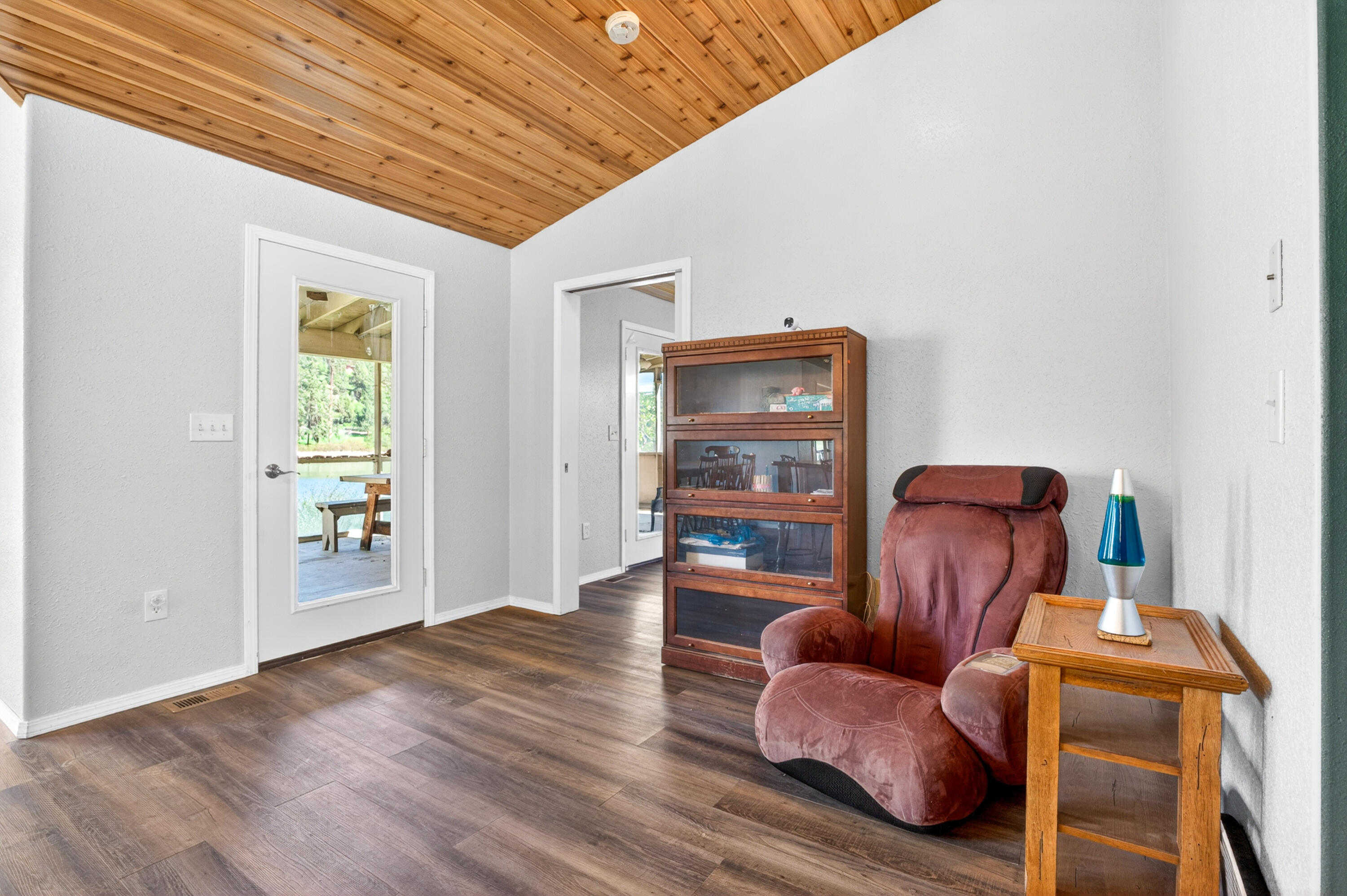 
                        Property photograph at
                        927 MISSION LAKE RD
                      