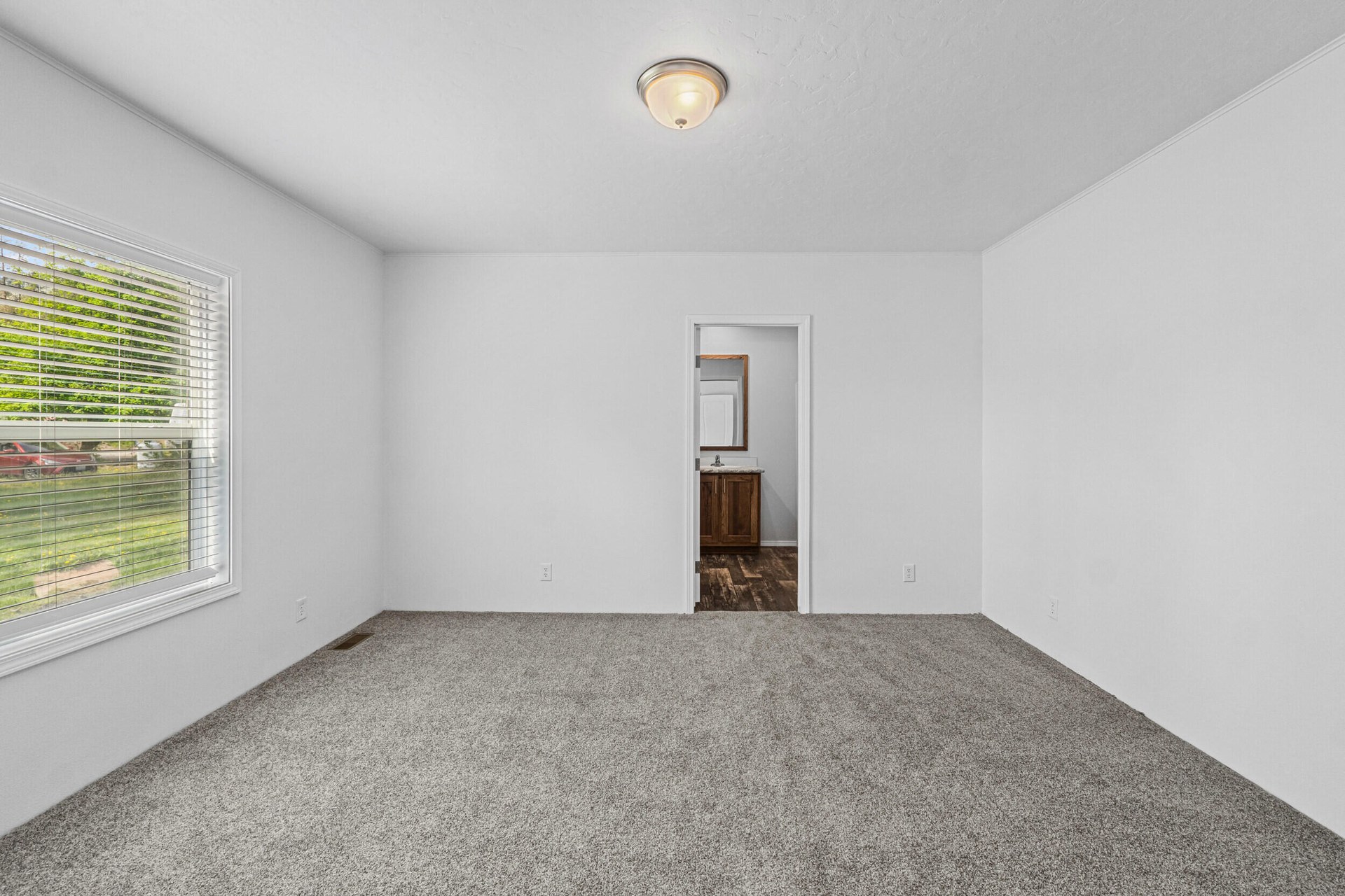 
                        Property photograph at
                        5 COLUMBIA DR
                      