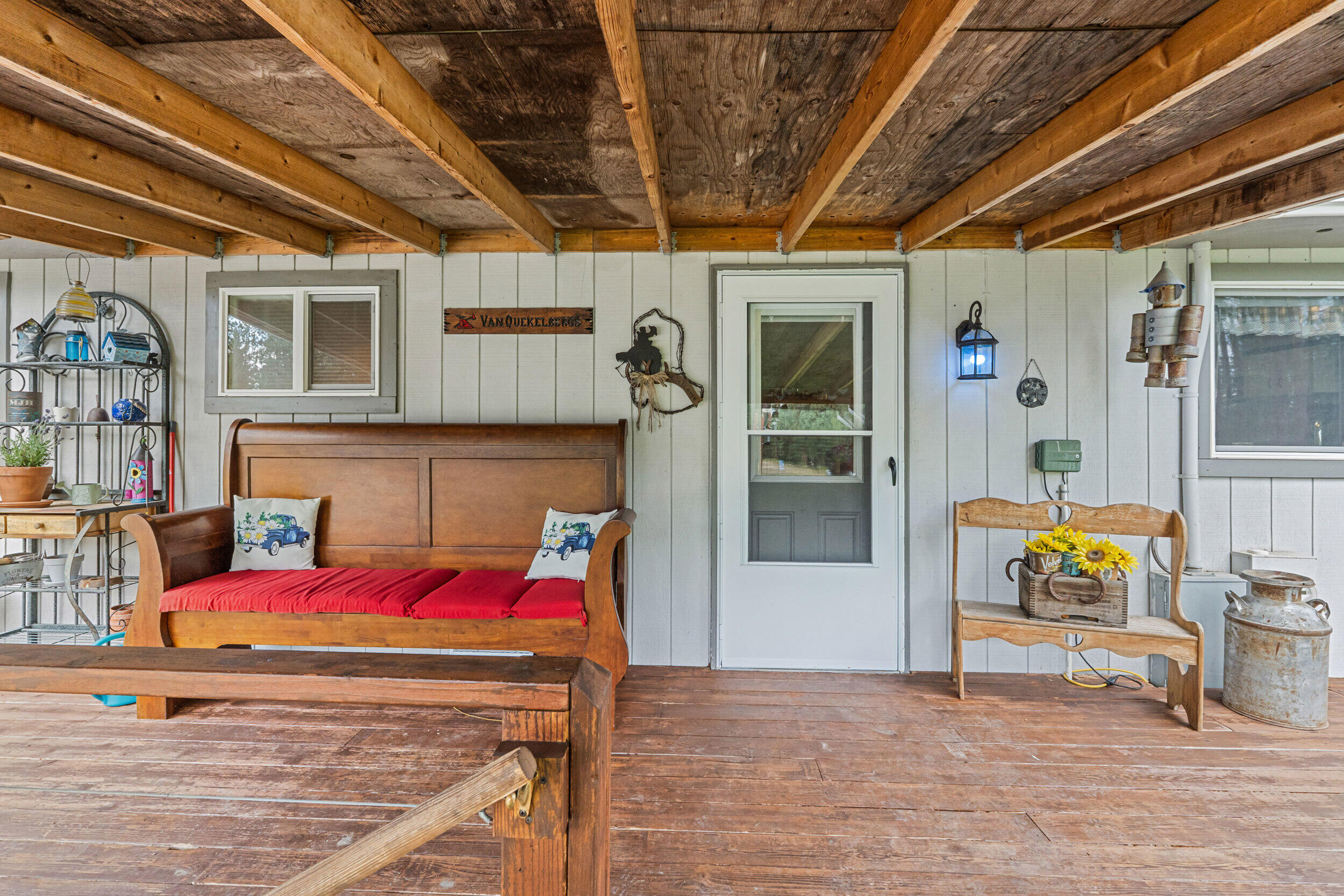 
                        Property photograph at
                        762 MAHONEY RD
                      