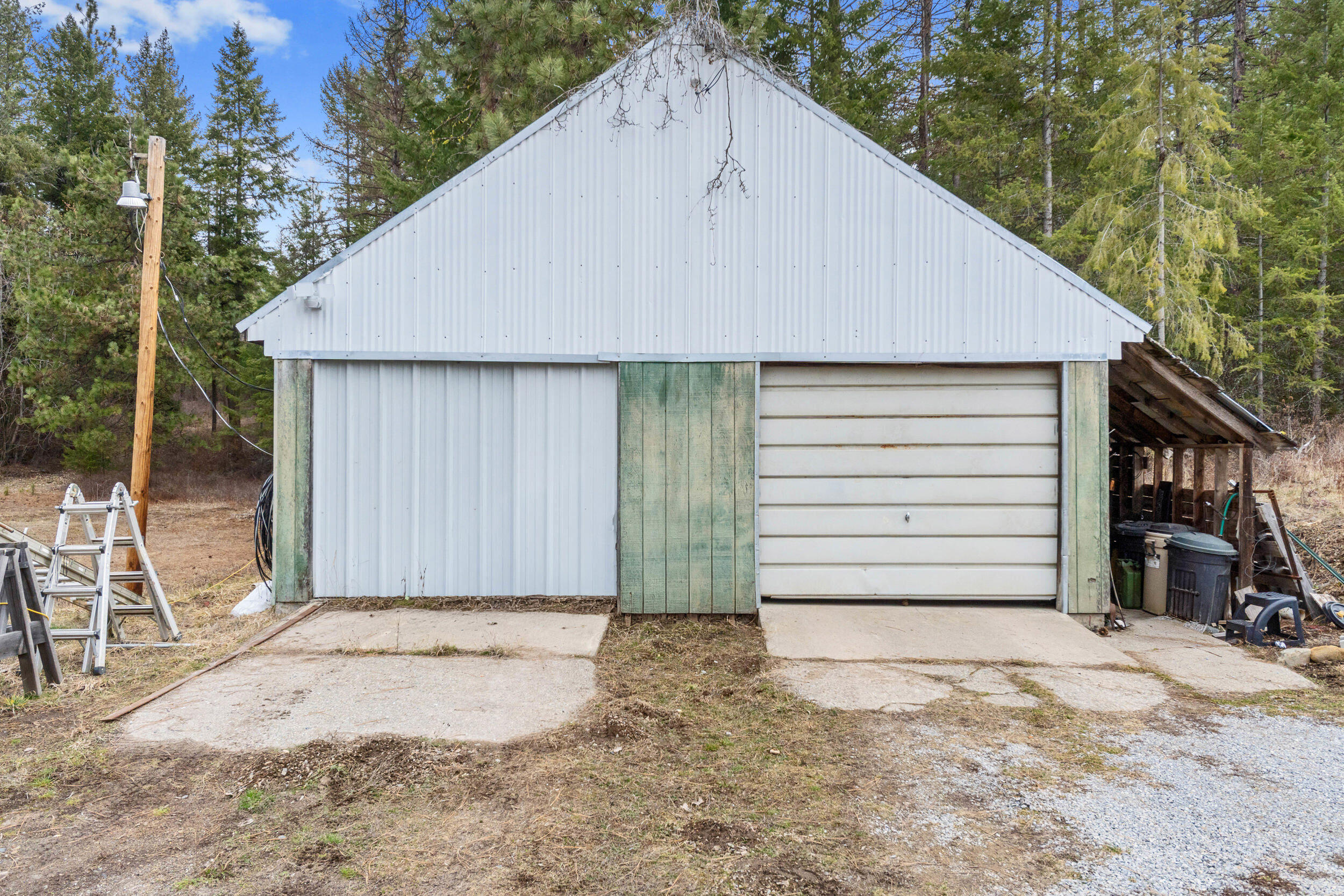 
                        Property photograph at
                        2852 HORSESHOE LAKE RD
                      