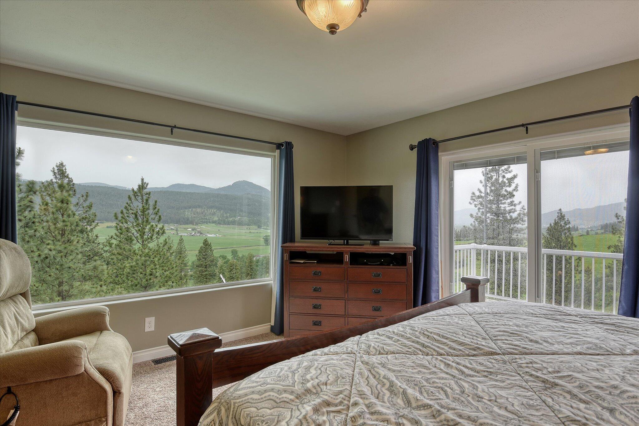 
                        Property photograph at
                        419 US-395 S
                      