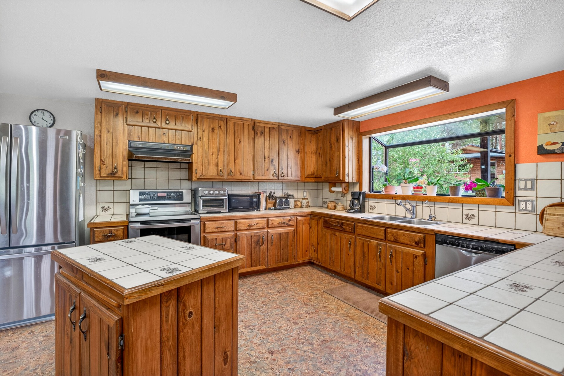 
                        Property photograph at
                        59 BISBEE CREEK LN
                      