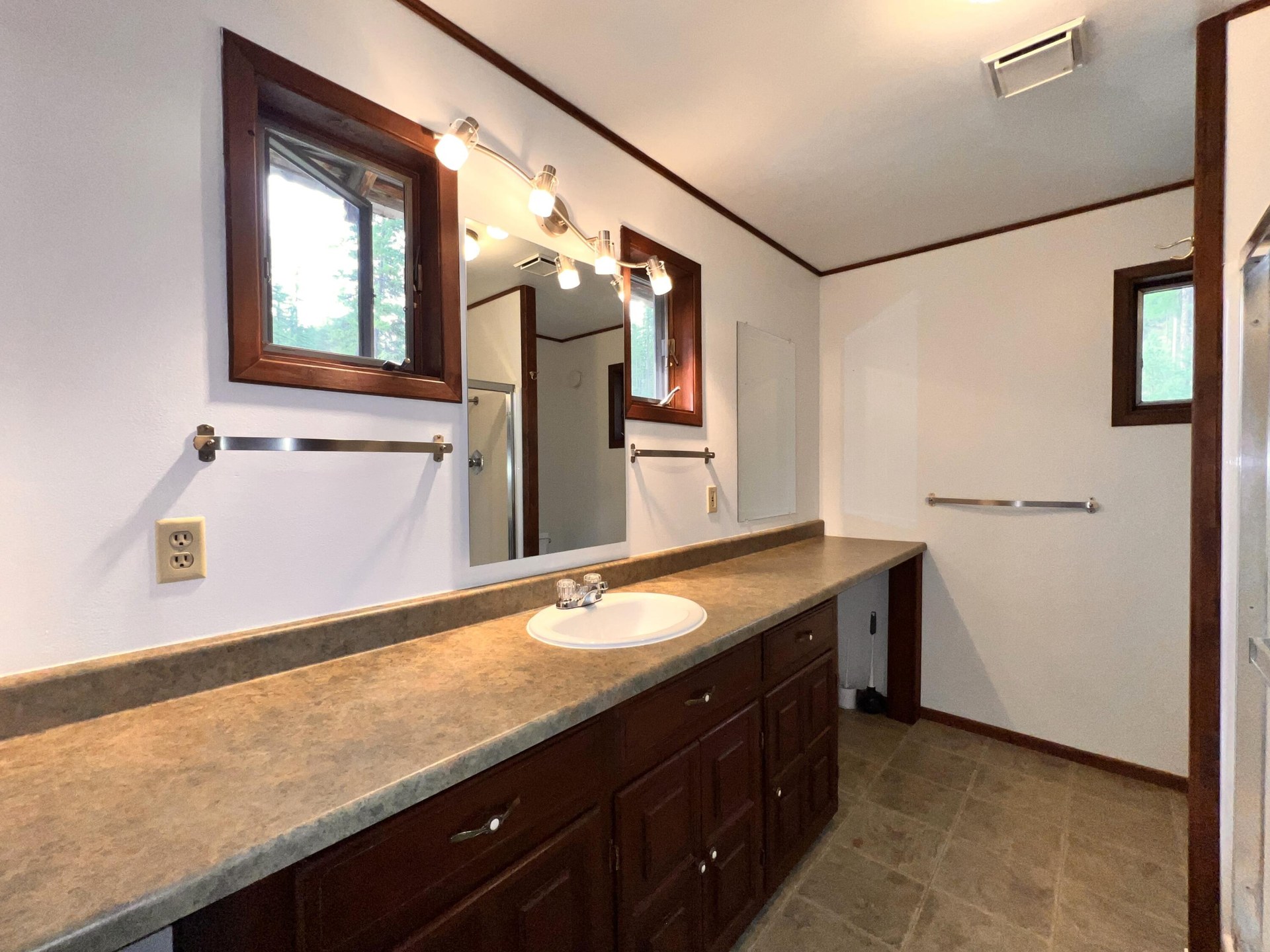 
                        Property photograph at
                        5 VISTA DR
                      
