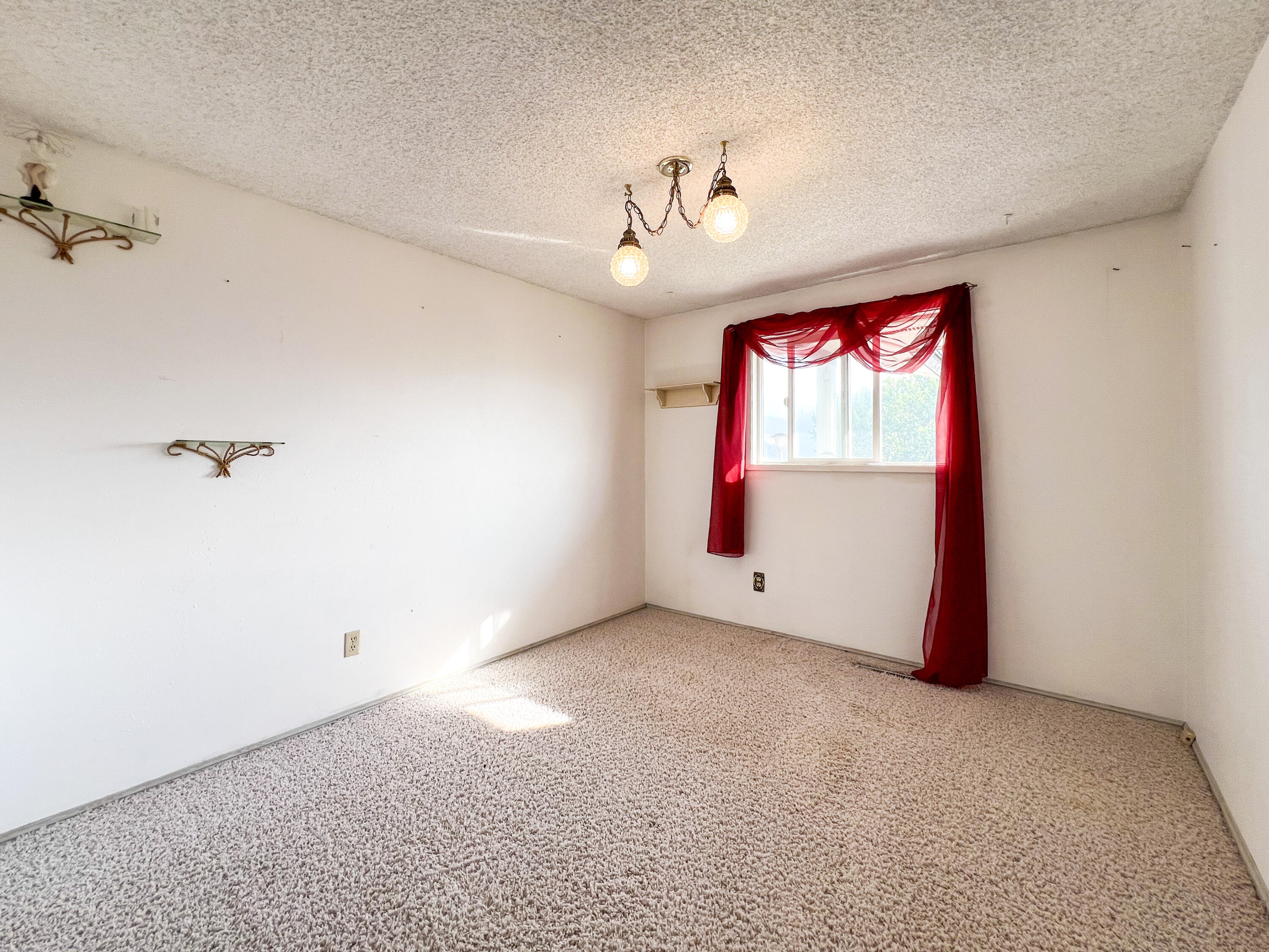 
                        Property photograph at
                        598 N HWY 395
                      