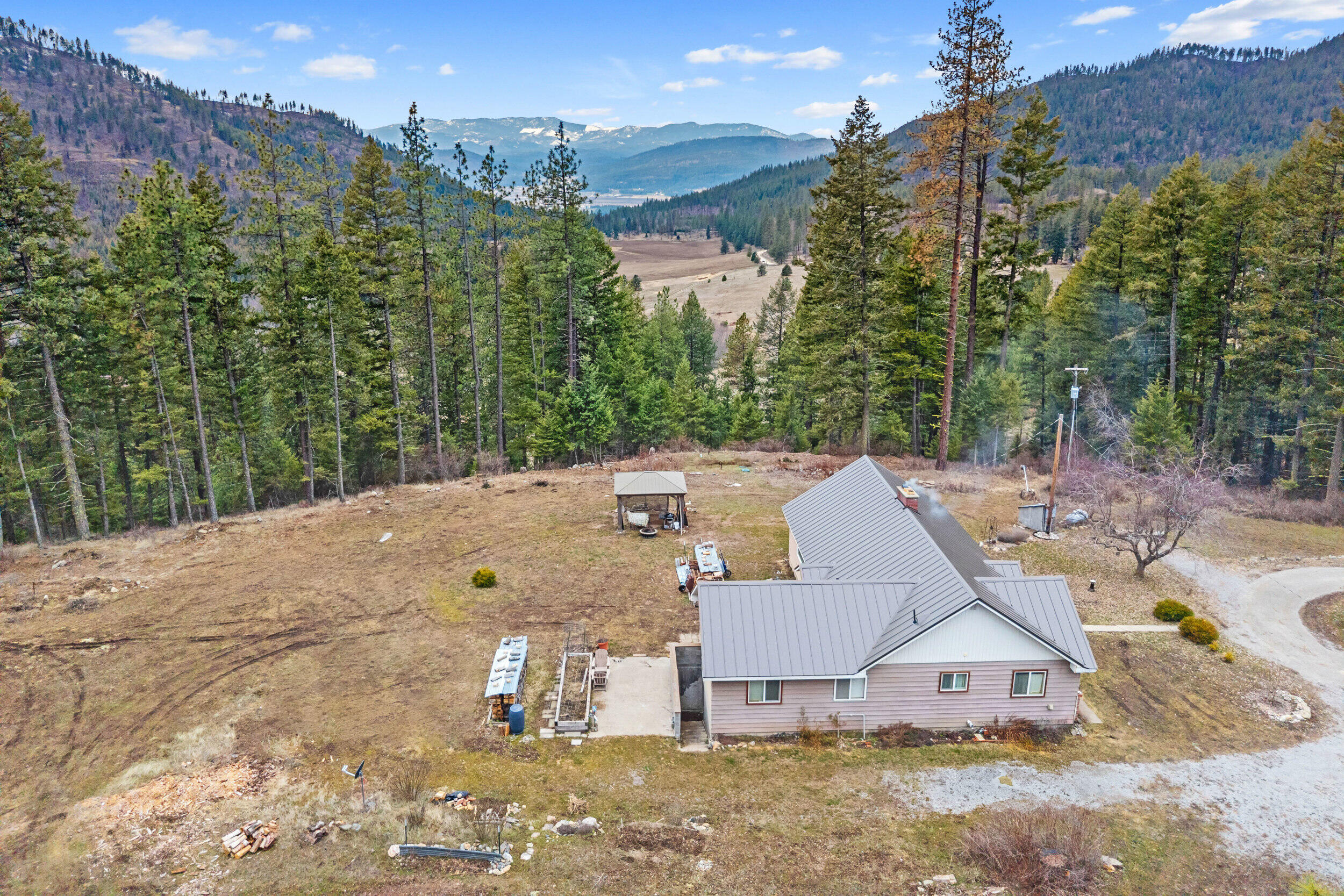 
                        Property photograph at
                        2852 HORSESHOE LAKE RD
                      