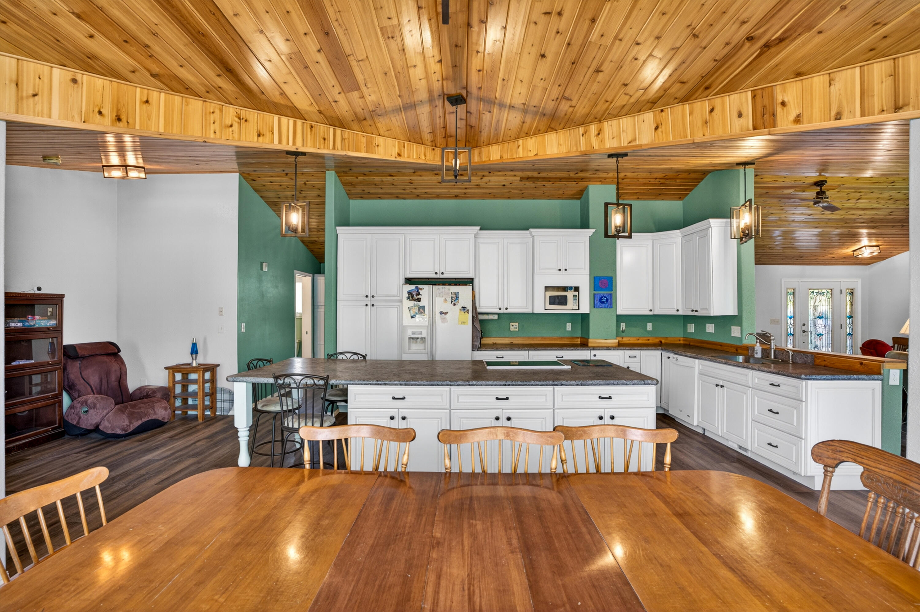 
                        Property photograph at
                        927 MISSION LAKE RD
                      
