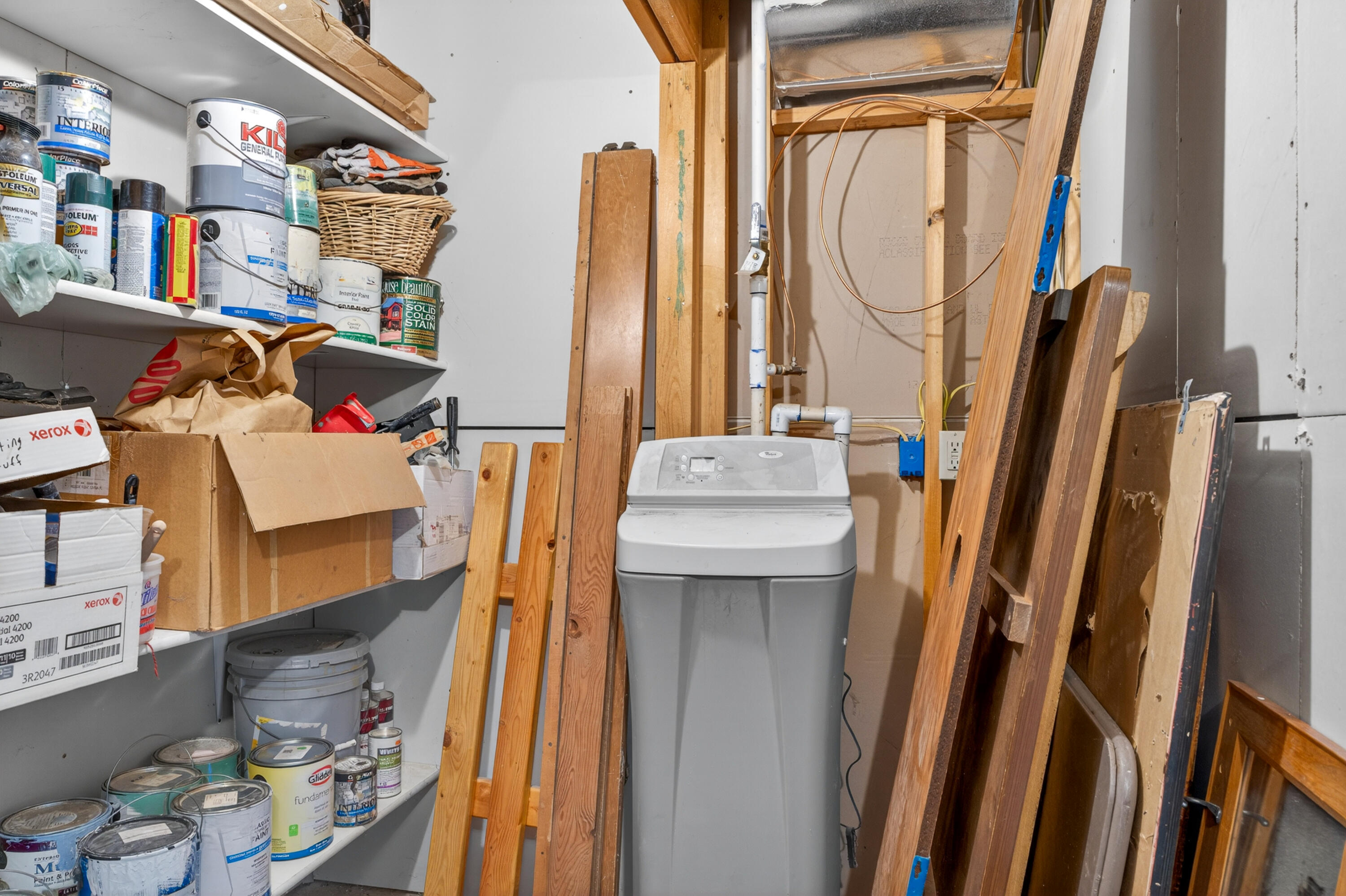 
                        Property photograph at
                        927 MISSION LAKE RD
                      