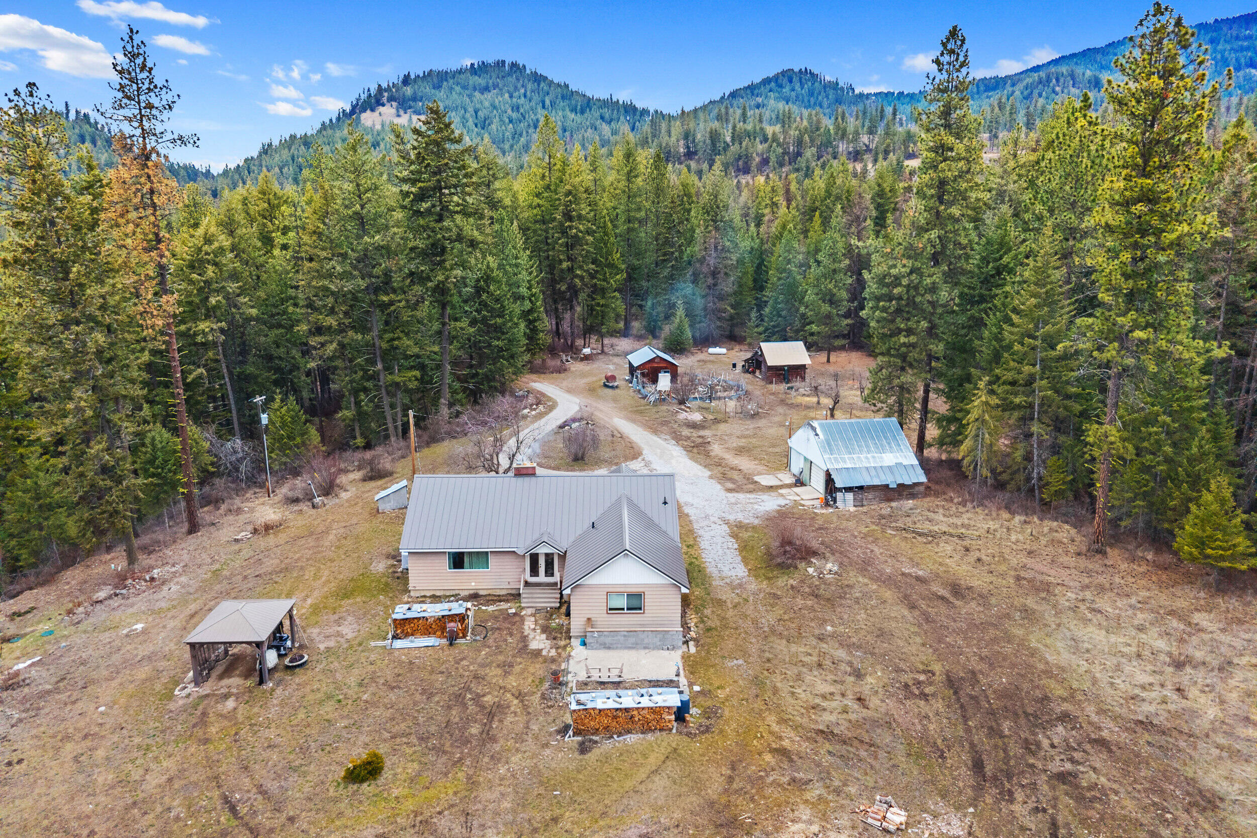 
                        Property photograph at
                        2852 HORSESHOE LAKE RD
                      