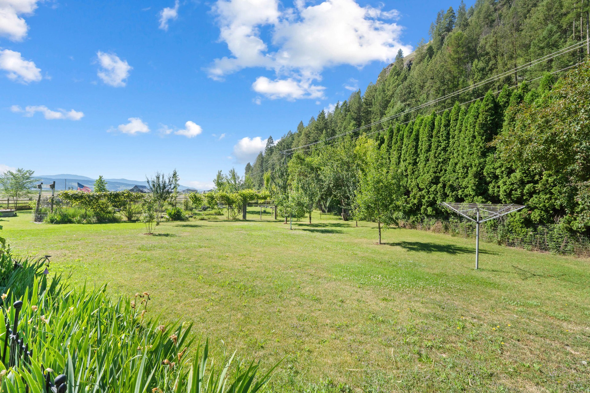 
                        Property photograph at
                        511 VALLEY WESTSIDE RD
                      