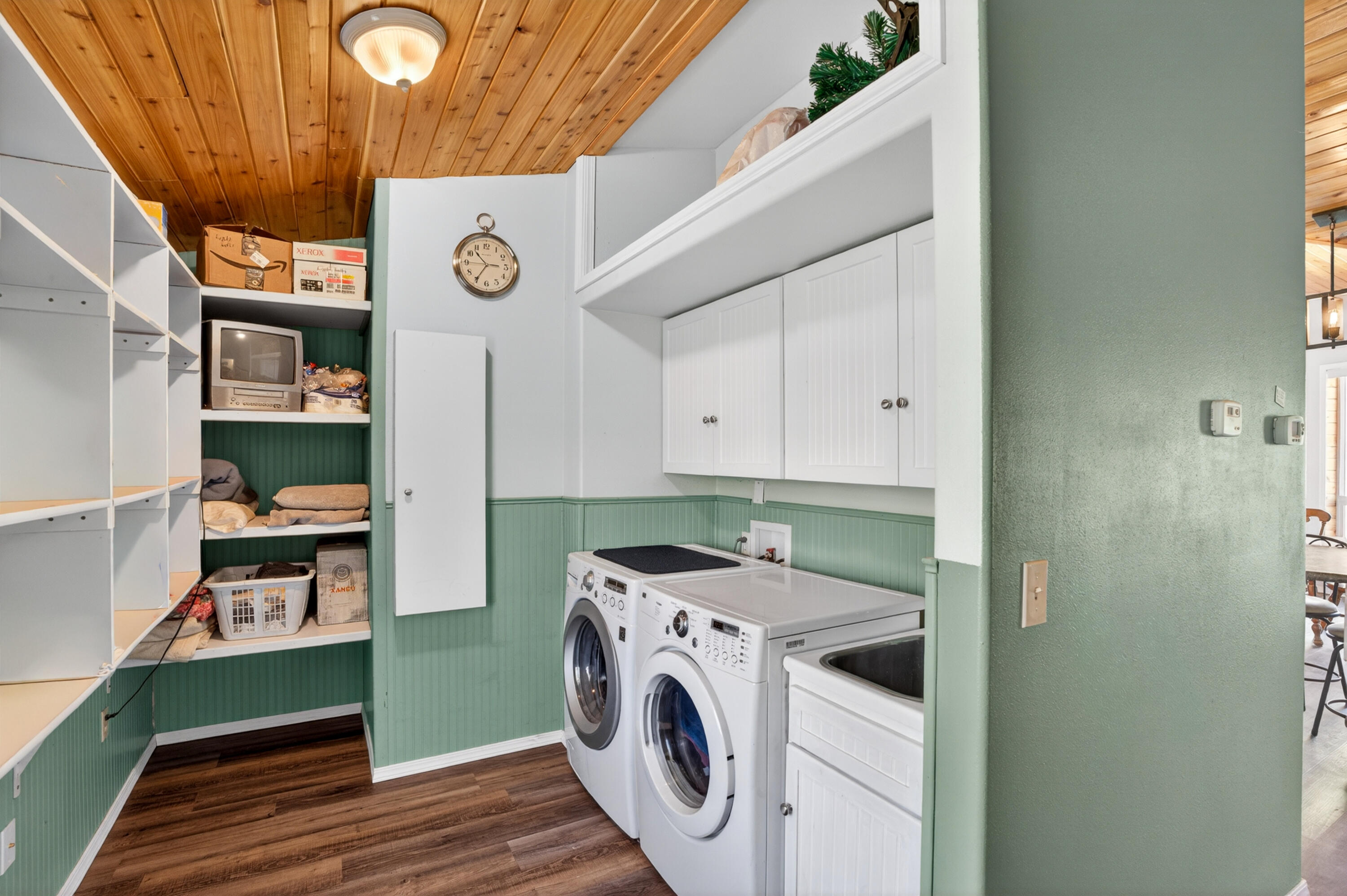 
                        Property photograph at
                        927 MISSION LAKE RD
                      