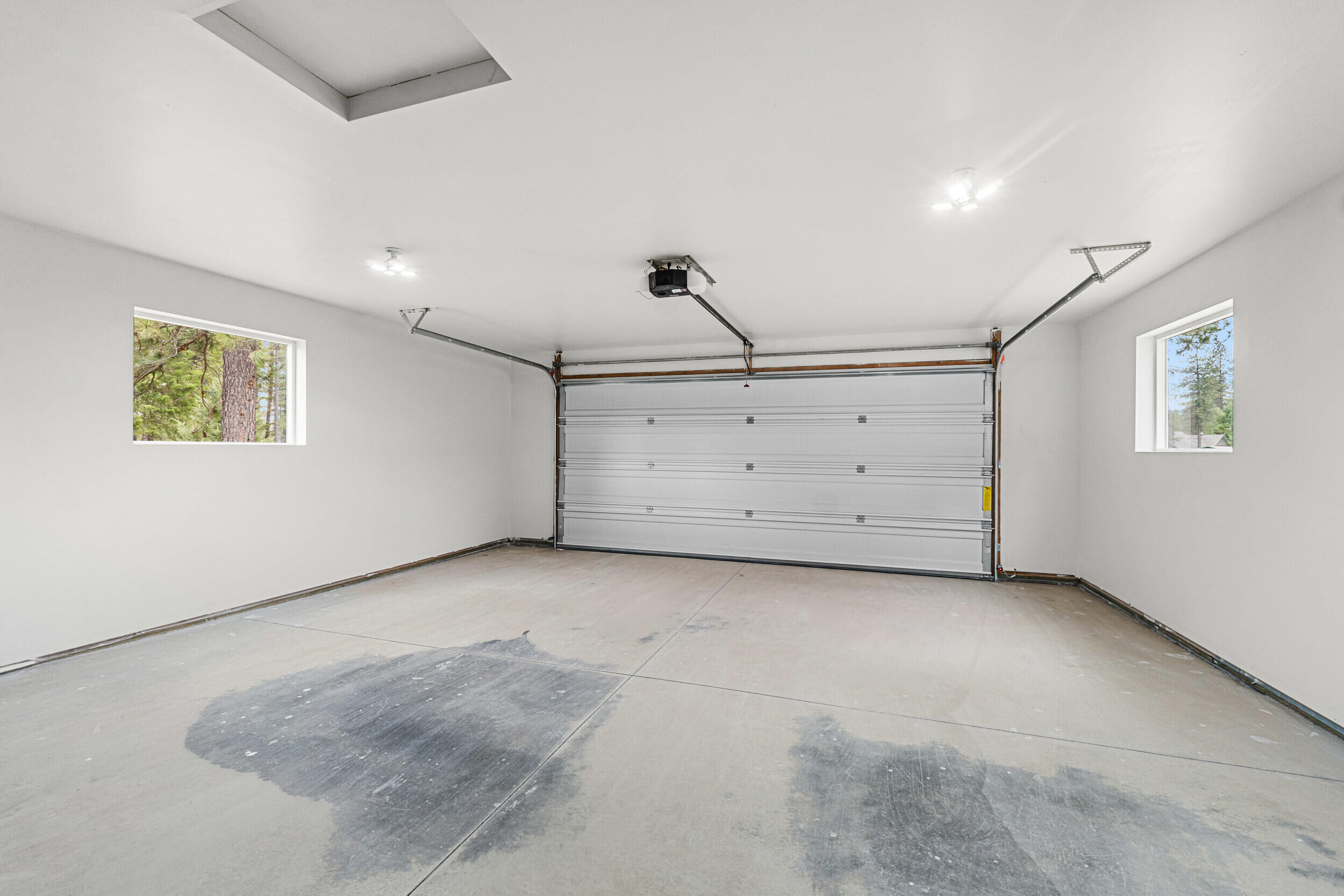 
                        Property photograph at
                        2528 CANYON CREST WAY
                      