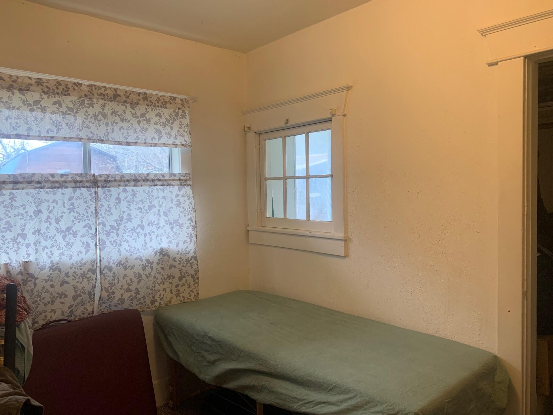 
                        Property photograph at
                        723 SUMMIT AVE
                      