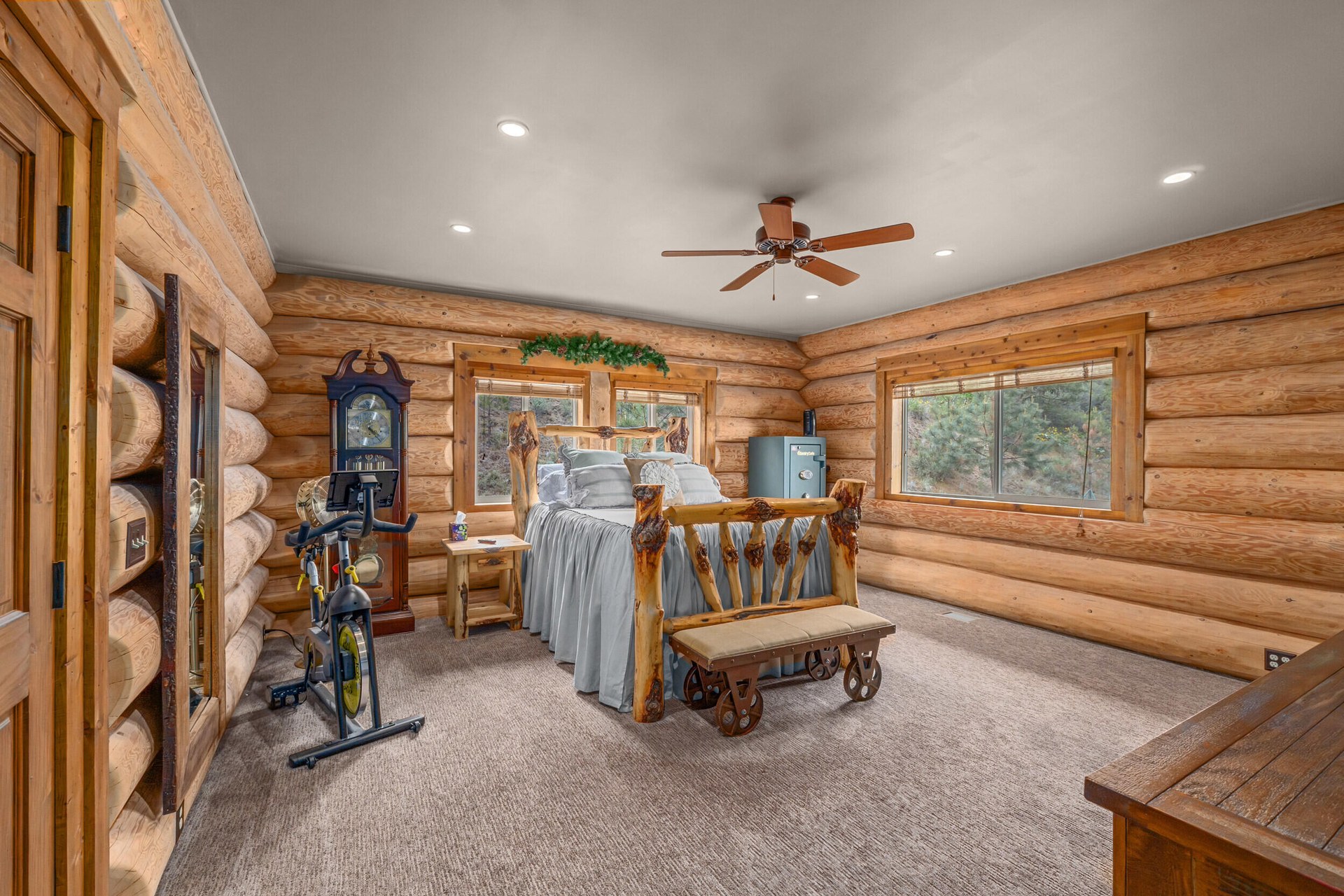 
                        Property photograph at
                        33905 WINTERWOOD LN E
                      
