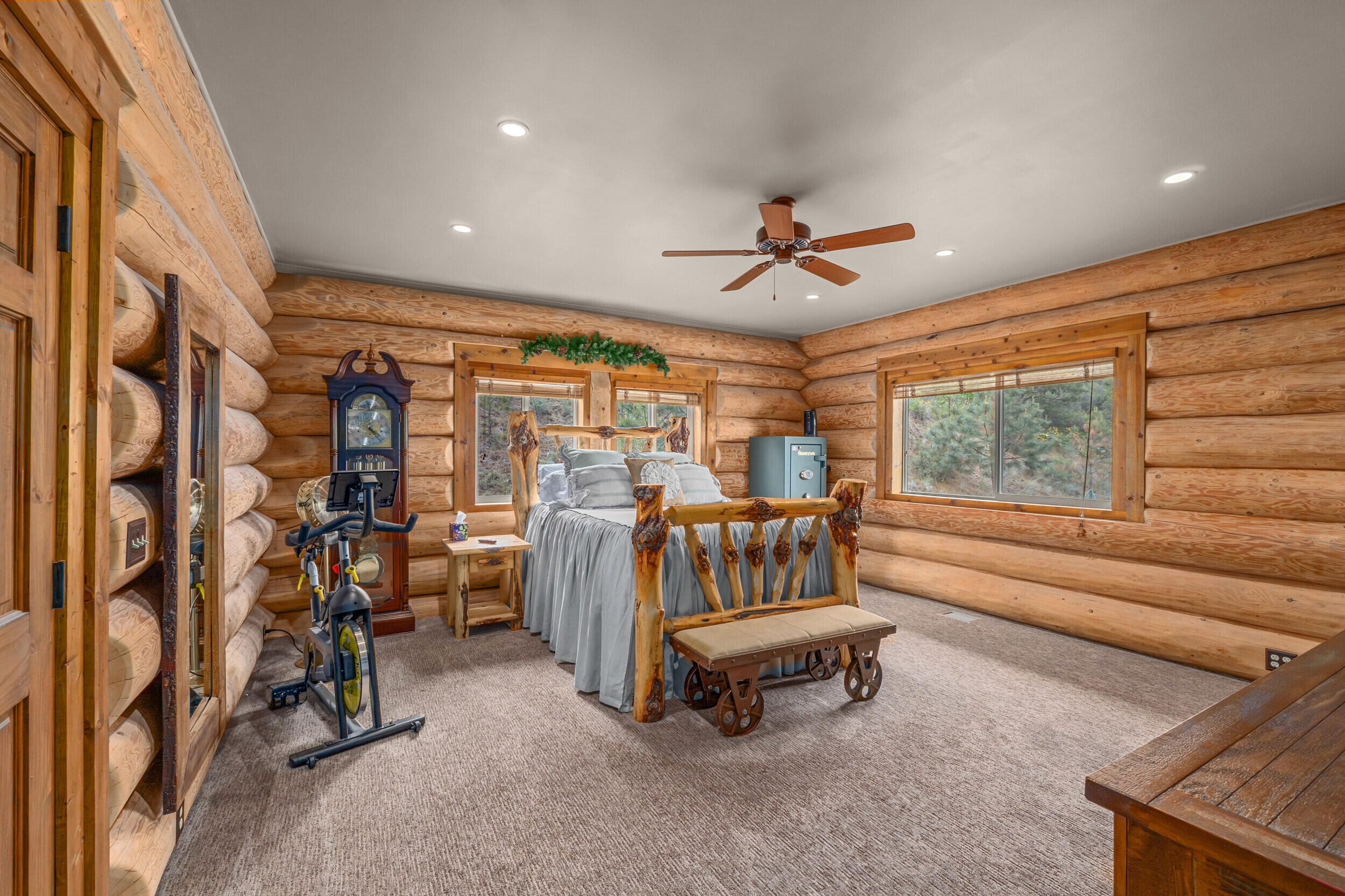 
                        Property photograph at
                        33905 WINTERWOOD LN E
                      