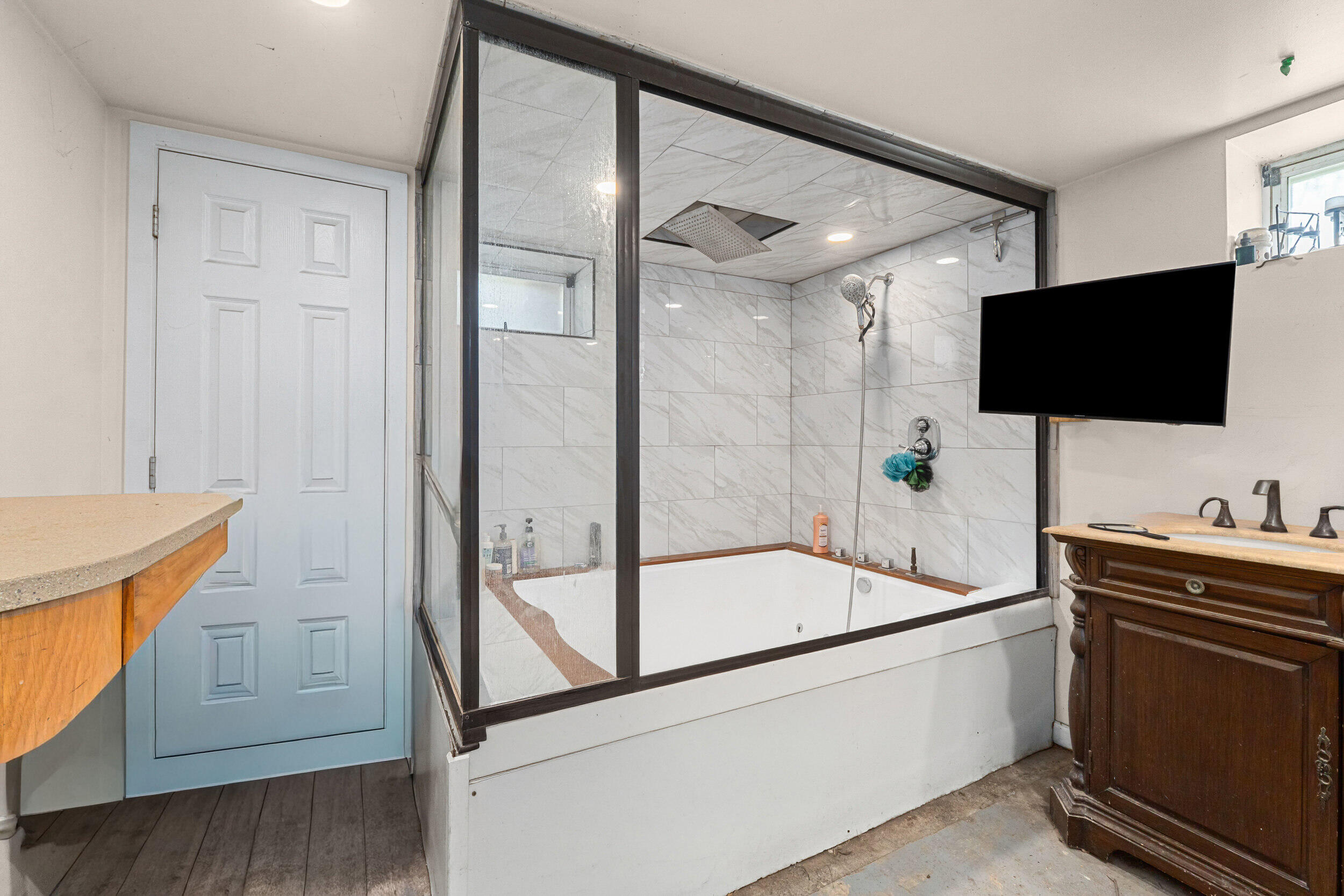 
                        Property photograph at
                        2083 MARBLE VALLEY-BASIN RD
                      