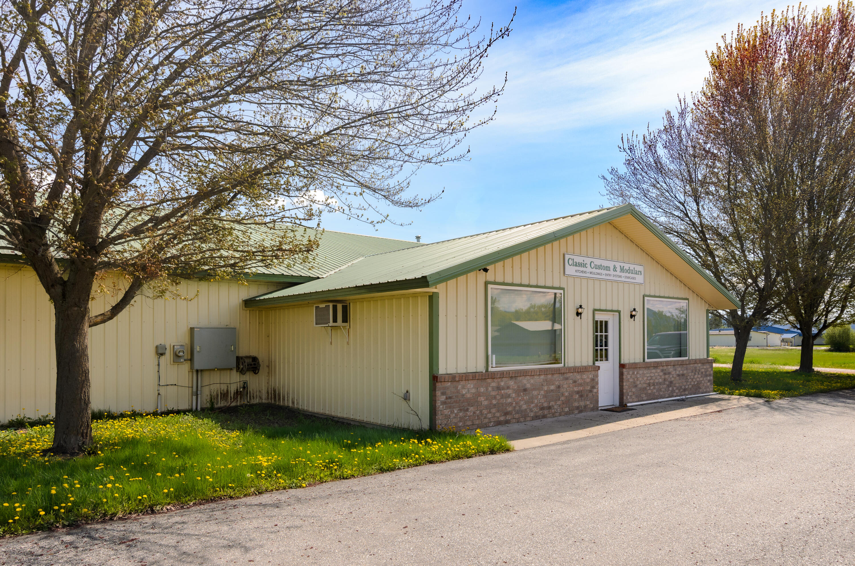 
                        Property photograph at
                        634 N 7TH ST E
                      