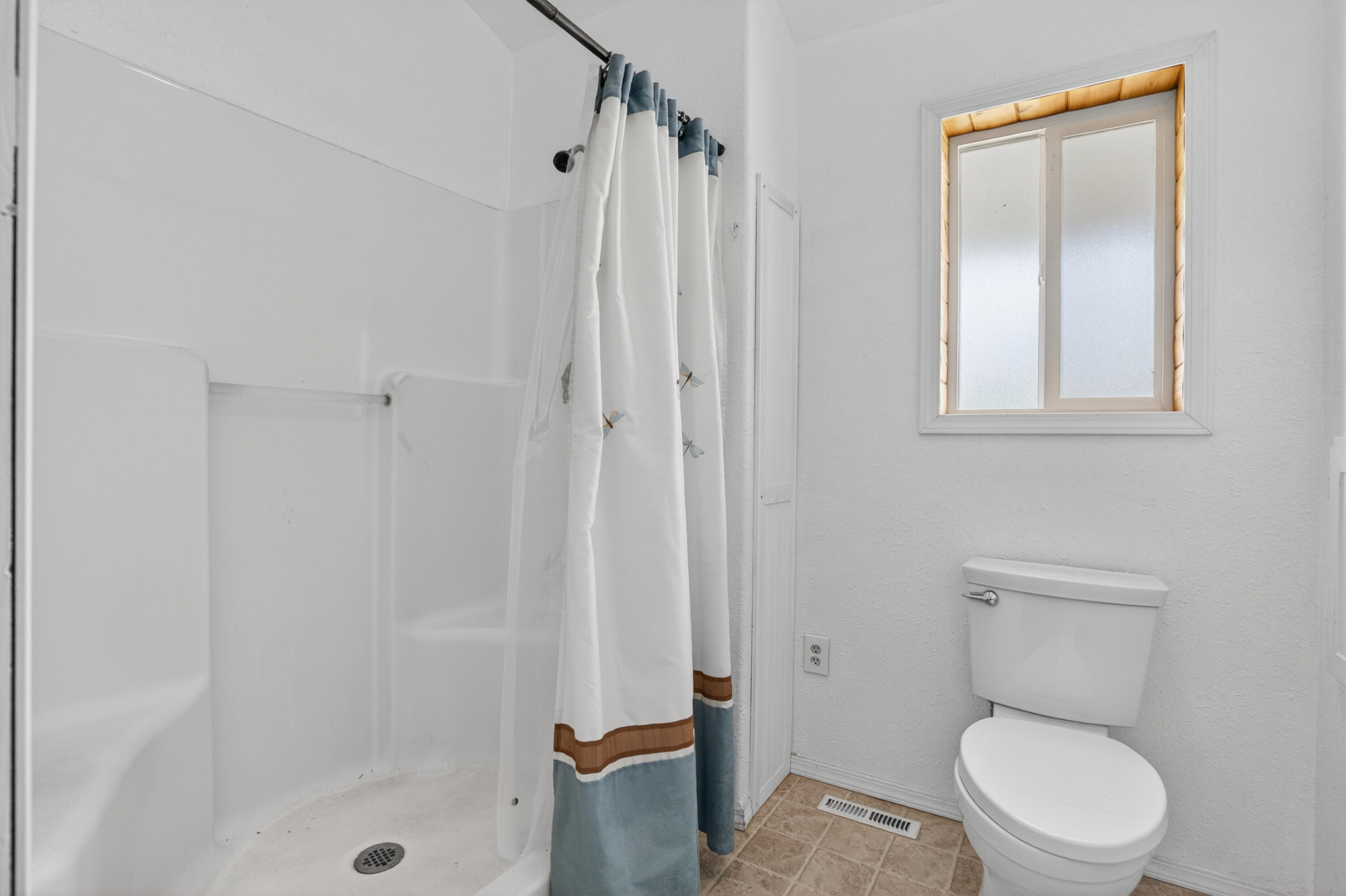 
                        Property photograph at
                        927 MISSION LAKE RD
                      