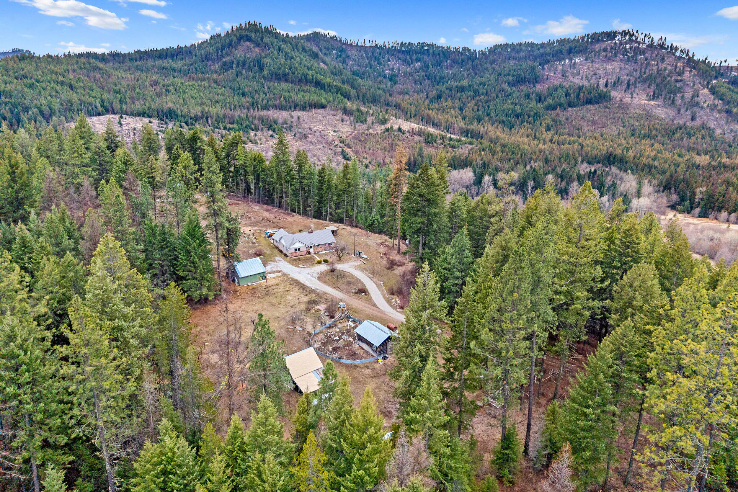 
                        Property photograph at
                        2852 HORSESHOE LAKE RD
                      