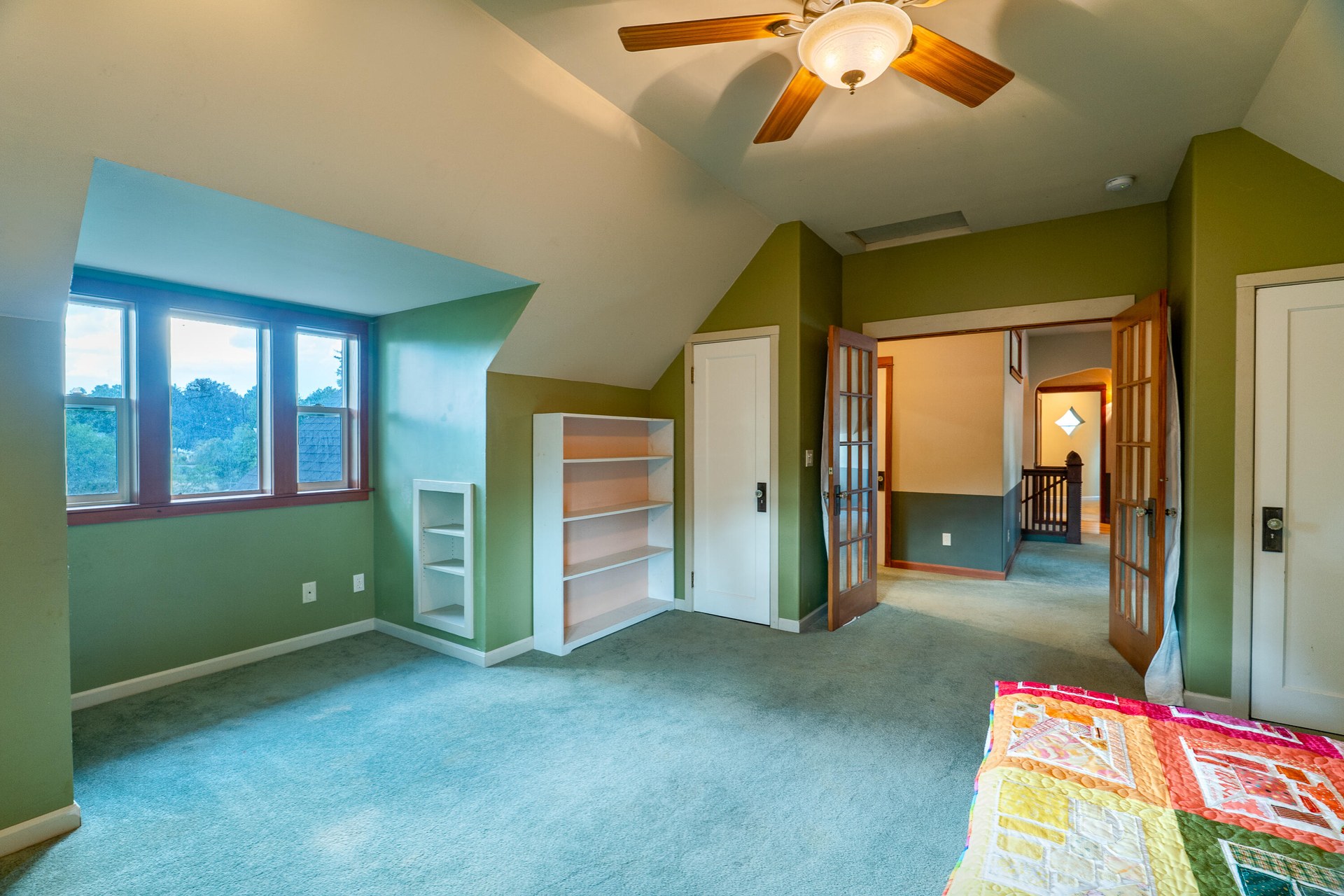 
                        Property photograph at
                        903 W KING ST
                      