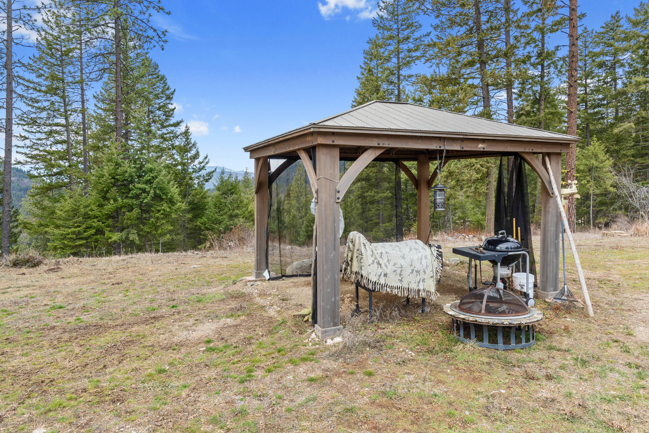 
                        Property photograph at
                        2852 HORSESHOE LAKE RD
                      