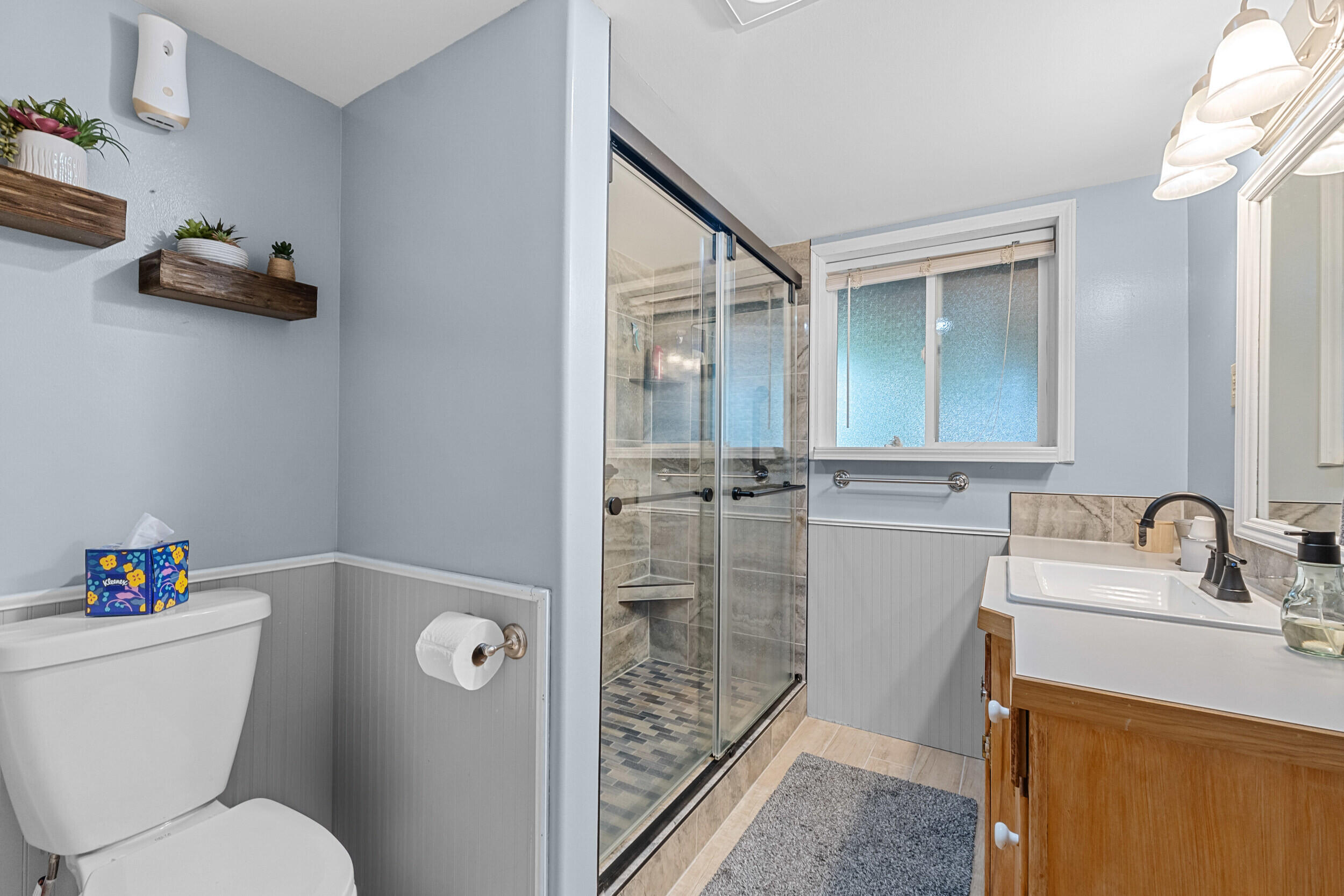 
                        Property photograph at
                        762 MAHONEY RD
                      