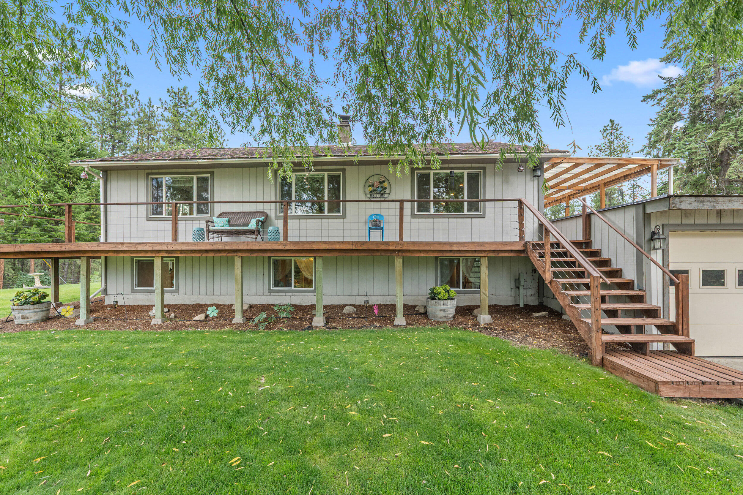 
                        Property photograph at
                        762 MAHONEY RD
                      