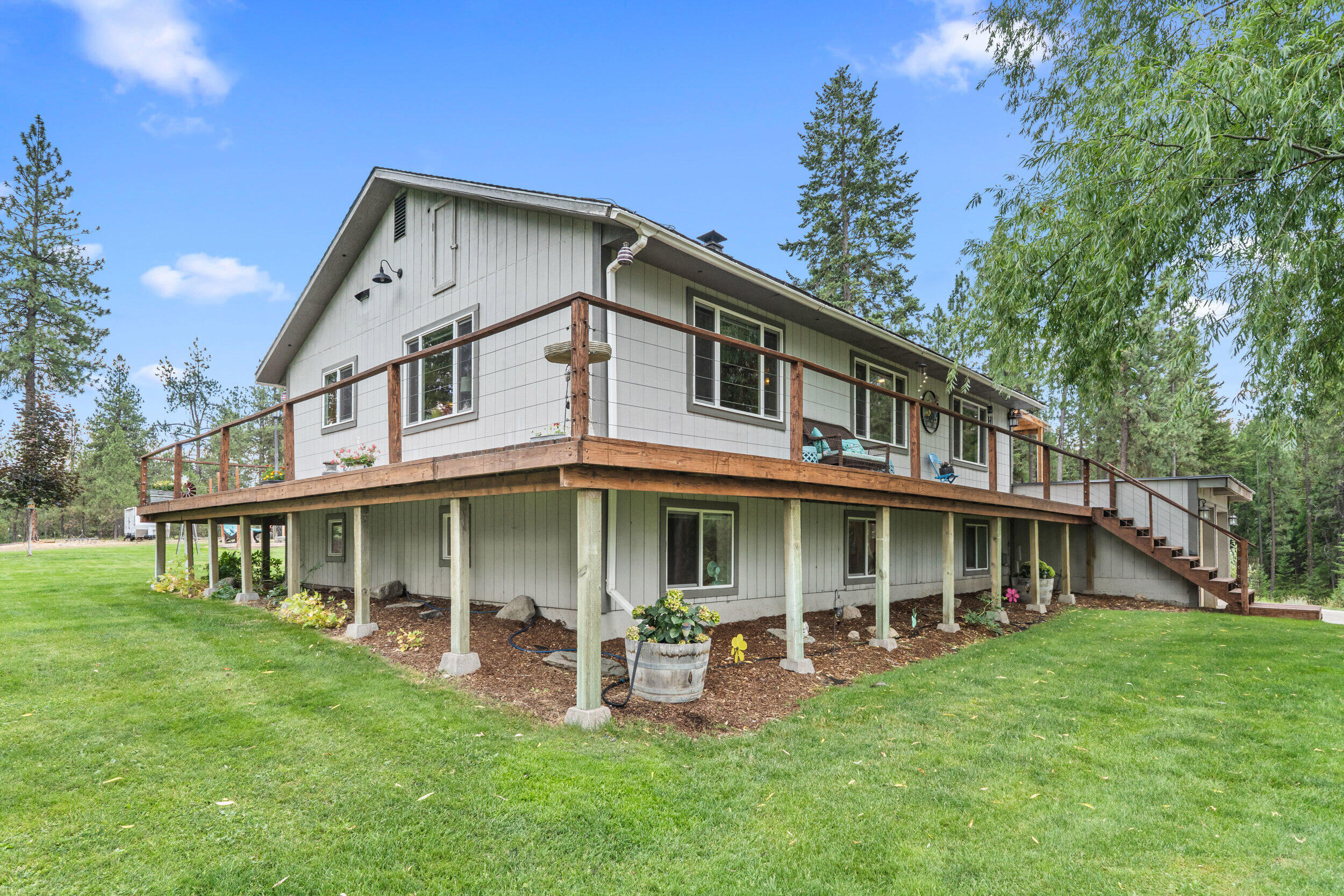 
                        Property photograph at
                        762 MAHONEY RD
                      
