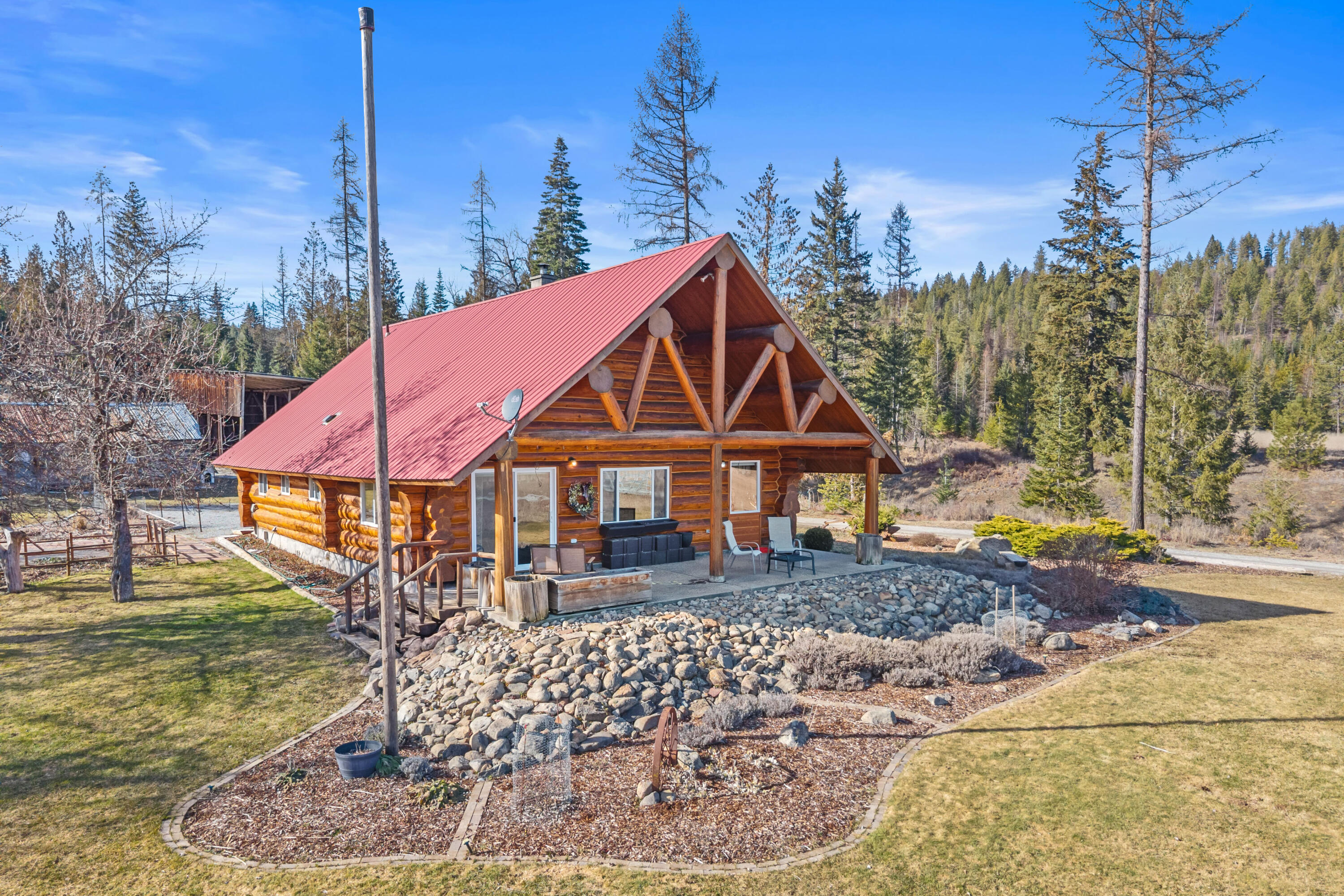 
            Exterior of
            1114 N STOHR RD
          