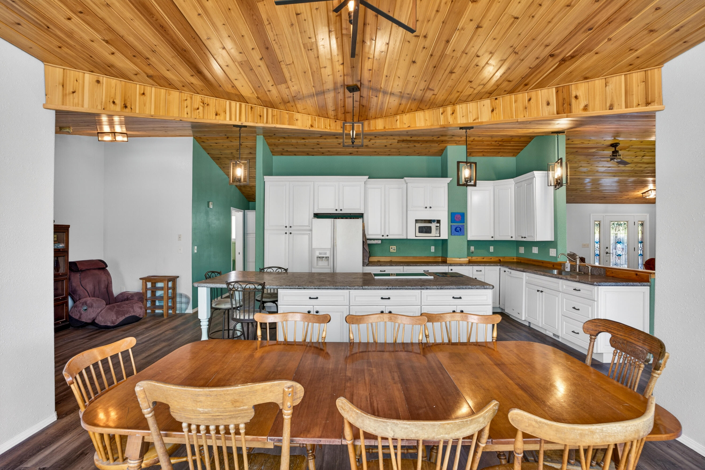 
                        Property photograph at
                        927 MISSION LAKE RD
                      