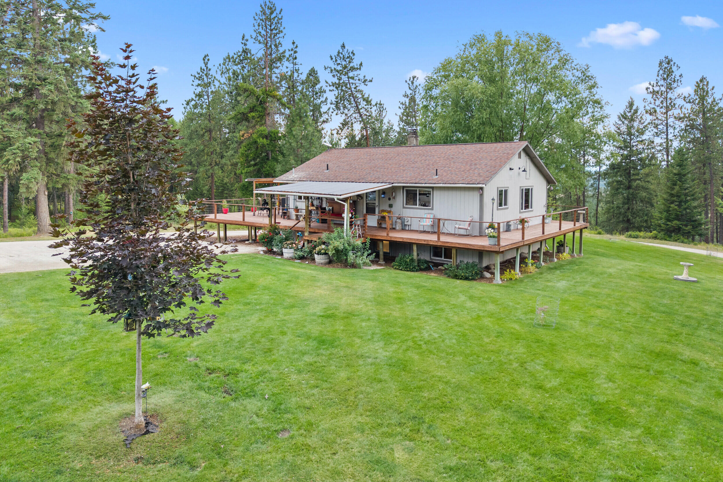 
                        Property photograph at
                        762 MAHONEY RD
                      