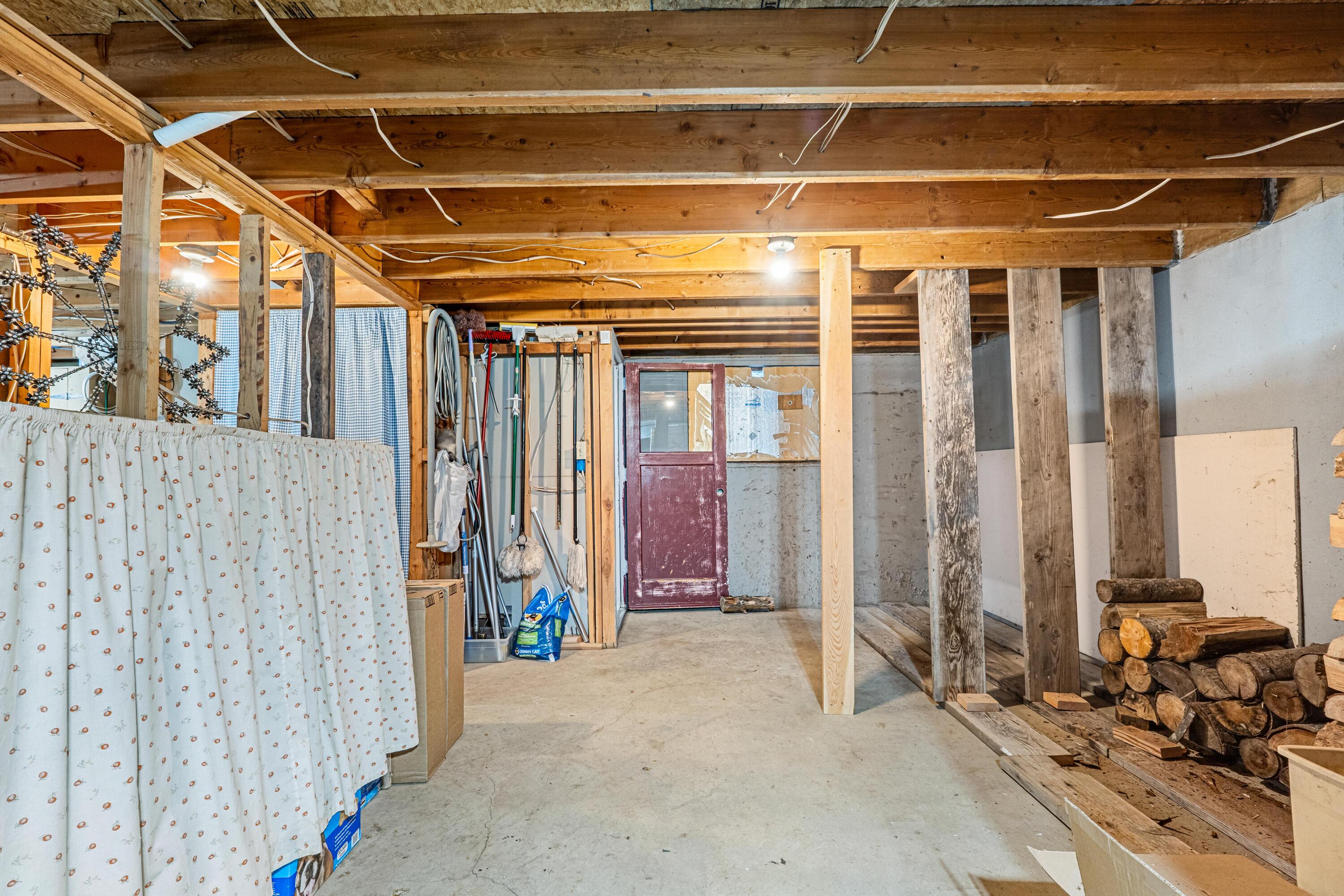 
                        Property photograph at
                        1114 N STOHR RD
                      